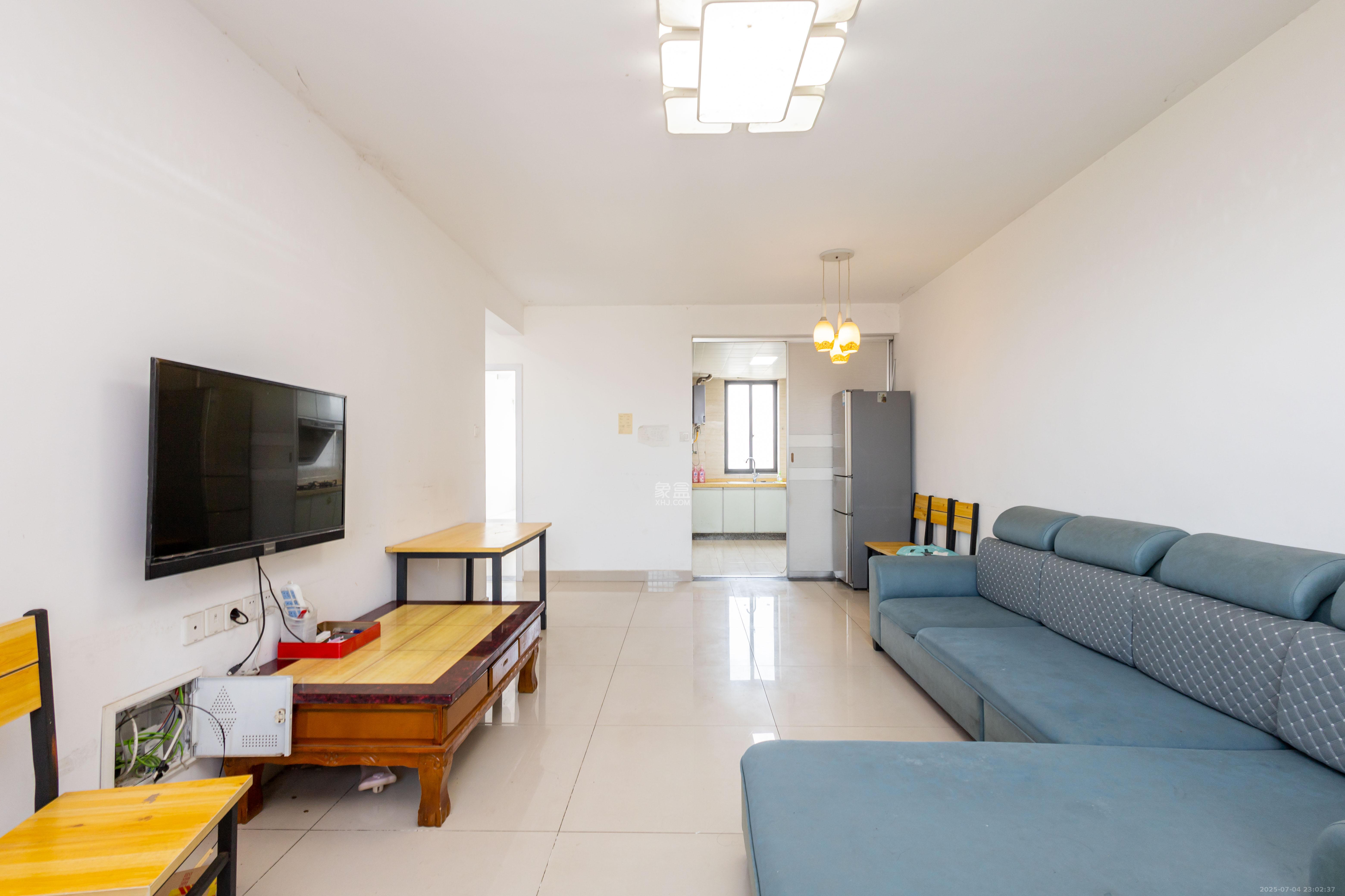 湘楚华庭 3室2厅1卫 56.0万 湘楚华庭 3室2厅1卫 56.0万客厅