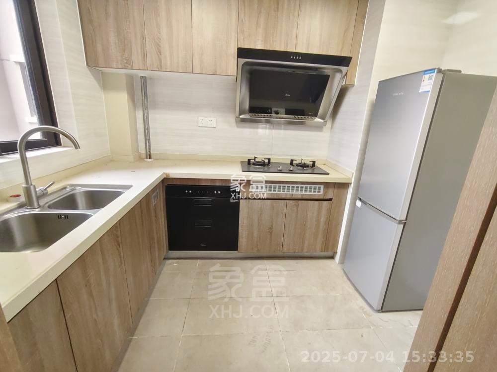 东部美的城 4室2厅2卫 2000.0元/月 东部美的城 4室2厅2卫 2000.0元/月室内图