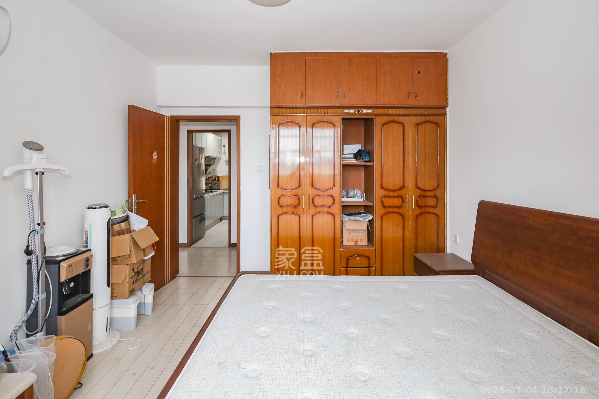 德润园 3室2厅1卫 60.00万 德润园 3室2厅1卫 60.00万卧室