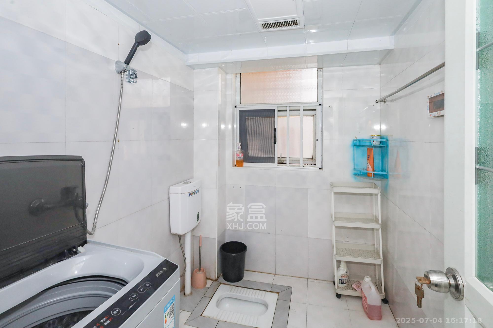 德润园 3室2厅1卫 60.00万 德润园 3室2厅1卫 60.00万卫生间