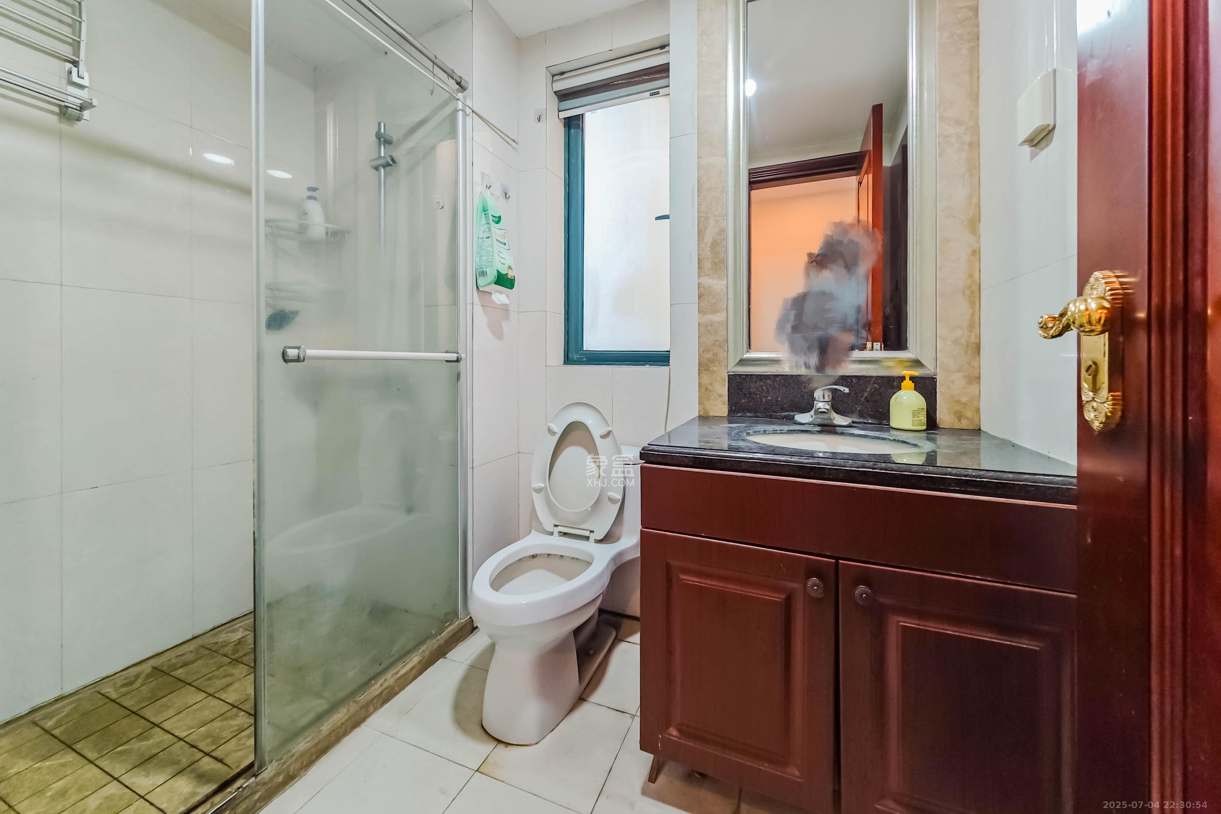 恒大绿洲 3室2厅2卫 95.0万 恒大绿洲 3室2厅2卫 95.0万卫生间