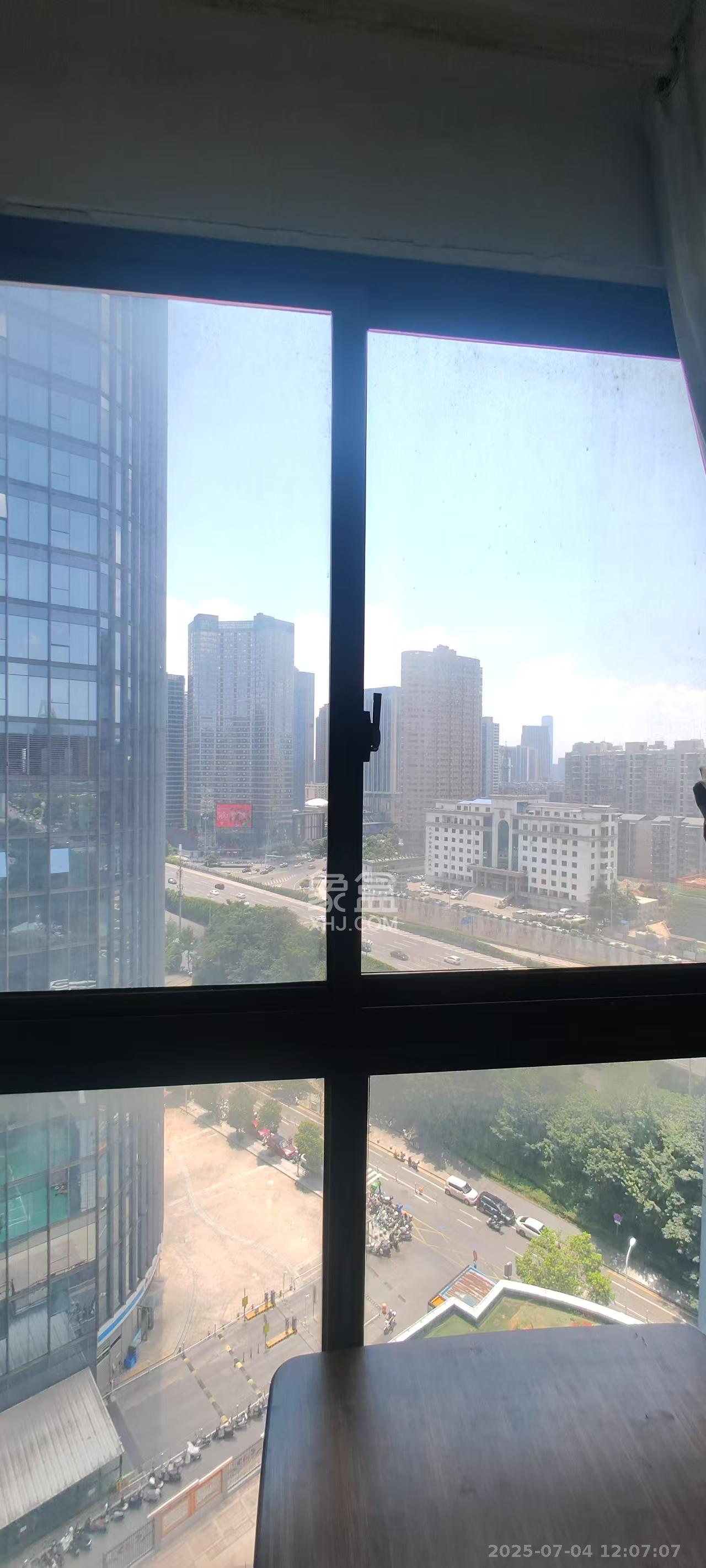 绿地中央广场  1室1厅1卫    1300.0元/月室内图