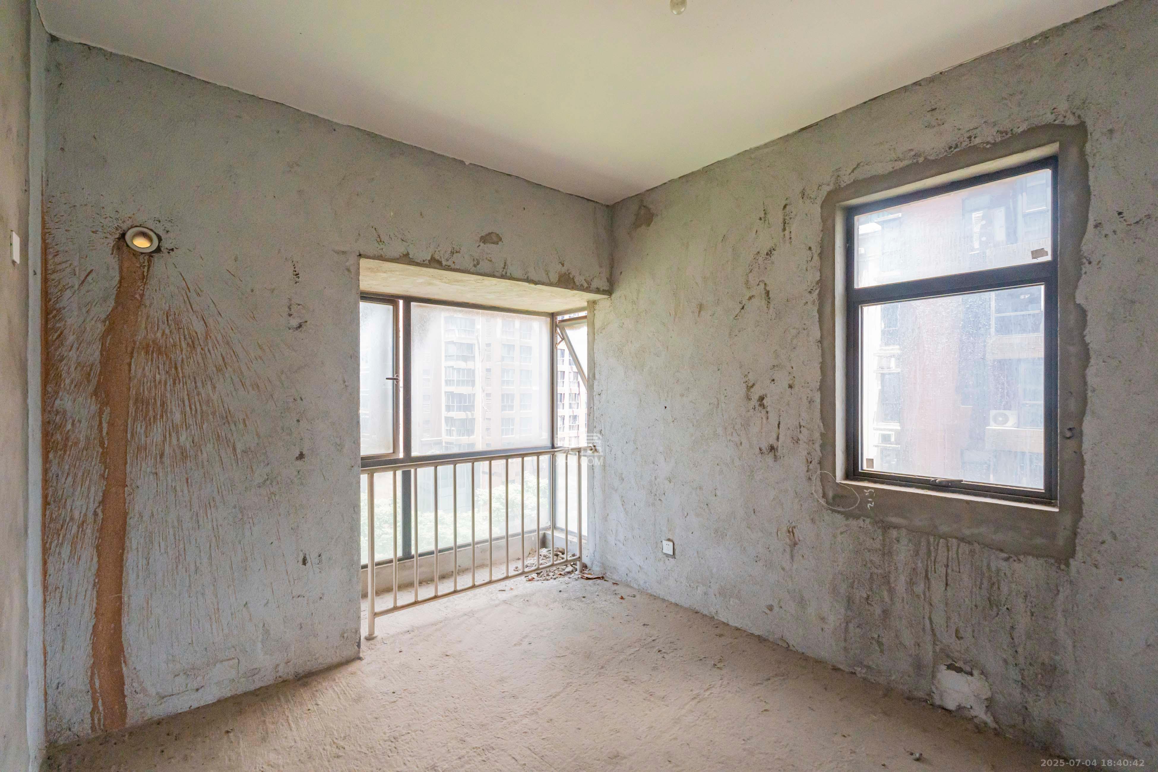 公园9号  4室2厅2卫    269.8万卧室