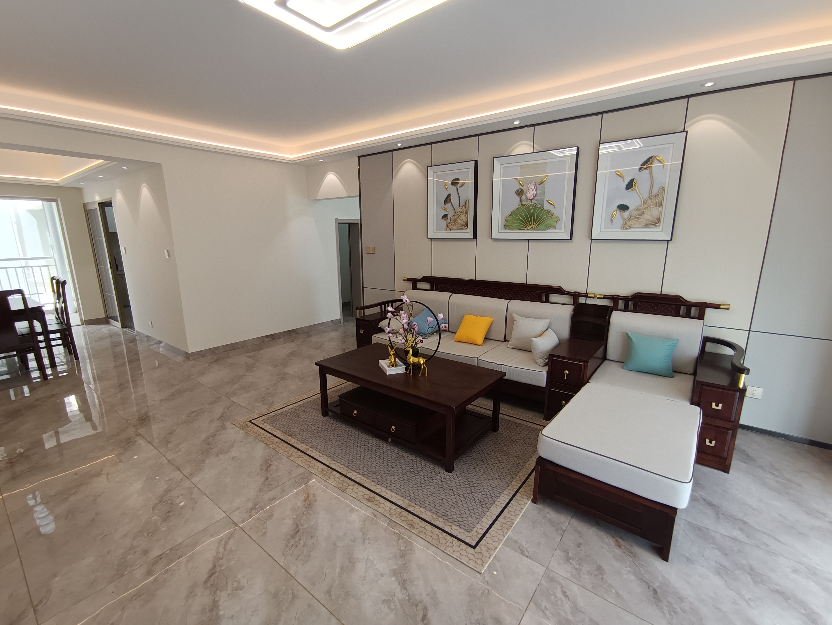 海航城 4室2厅2卫 169.0万 海航城 4室2厅2卫 169.0万客厅