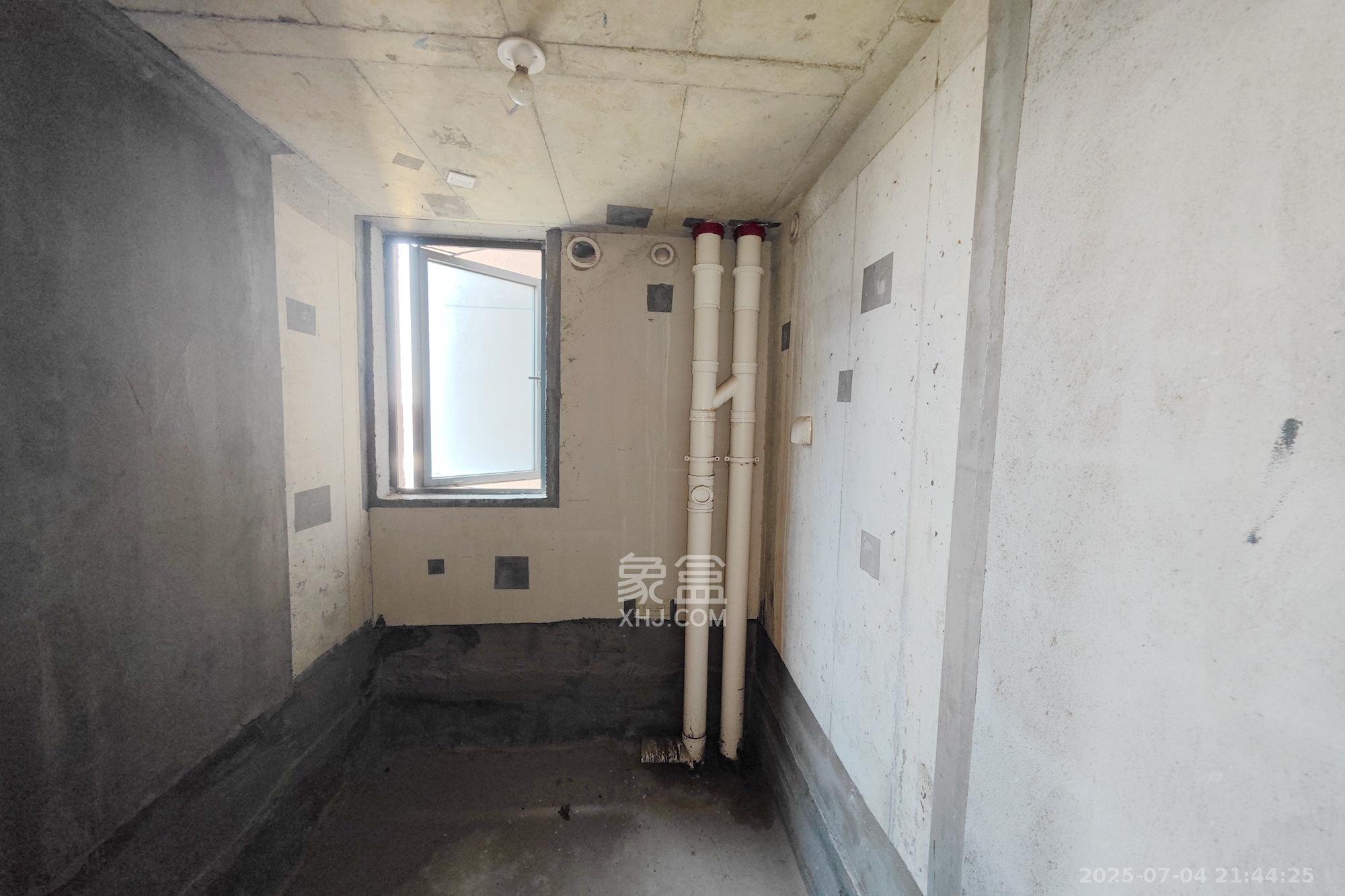 建发中央悦府  3室2厅2卫   140.00万其他
