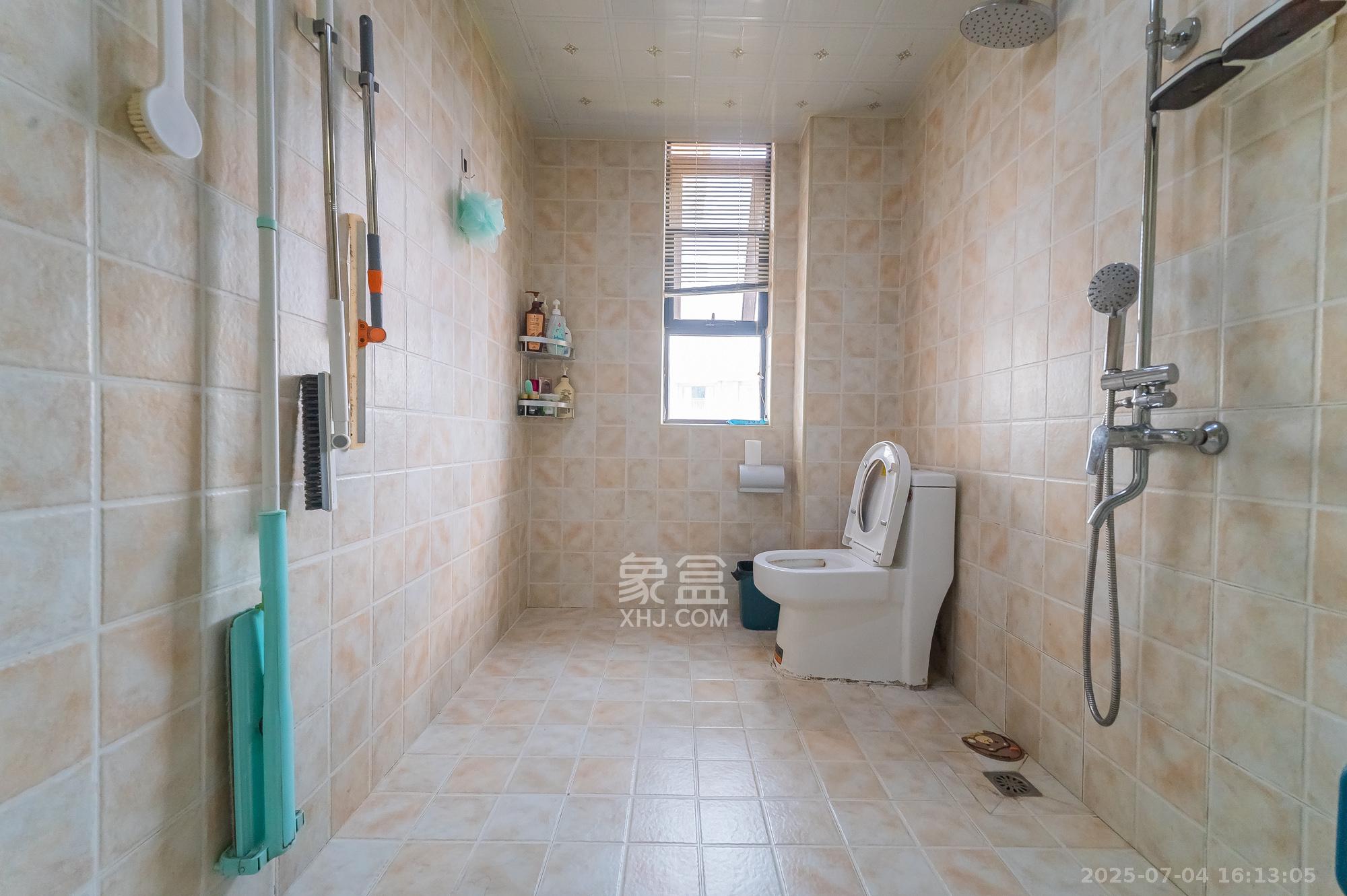 恒基凯旋门三期 3室2厅1卫 65.8万 恒基凯旋门三期 3室2厅1卫 65.8万卫生间