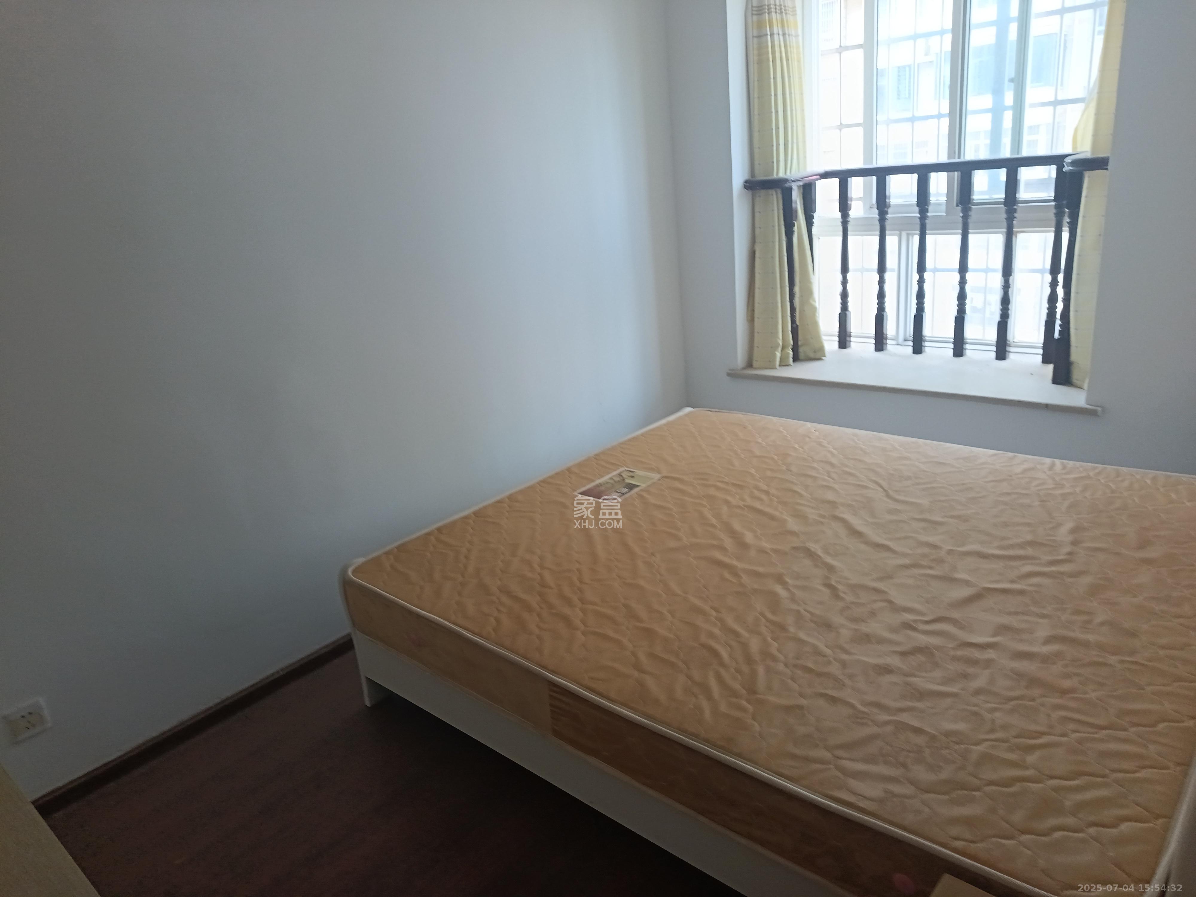 晶华美地 3室2厅1卫 2200.0元/月 晶华美地 3室2厅1卫 2200.0元/月室内图