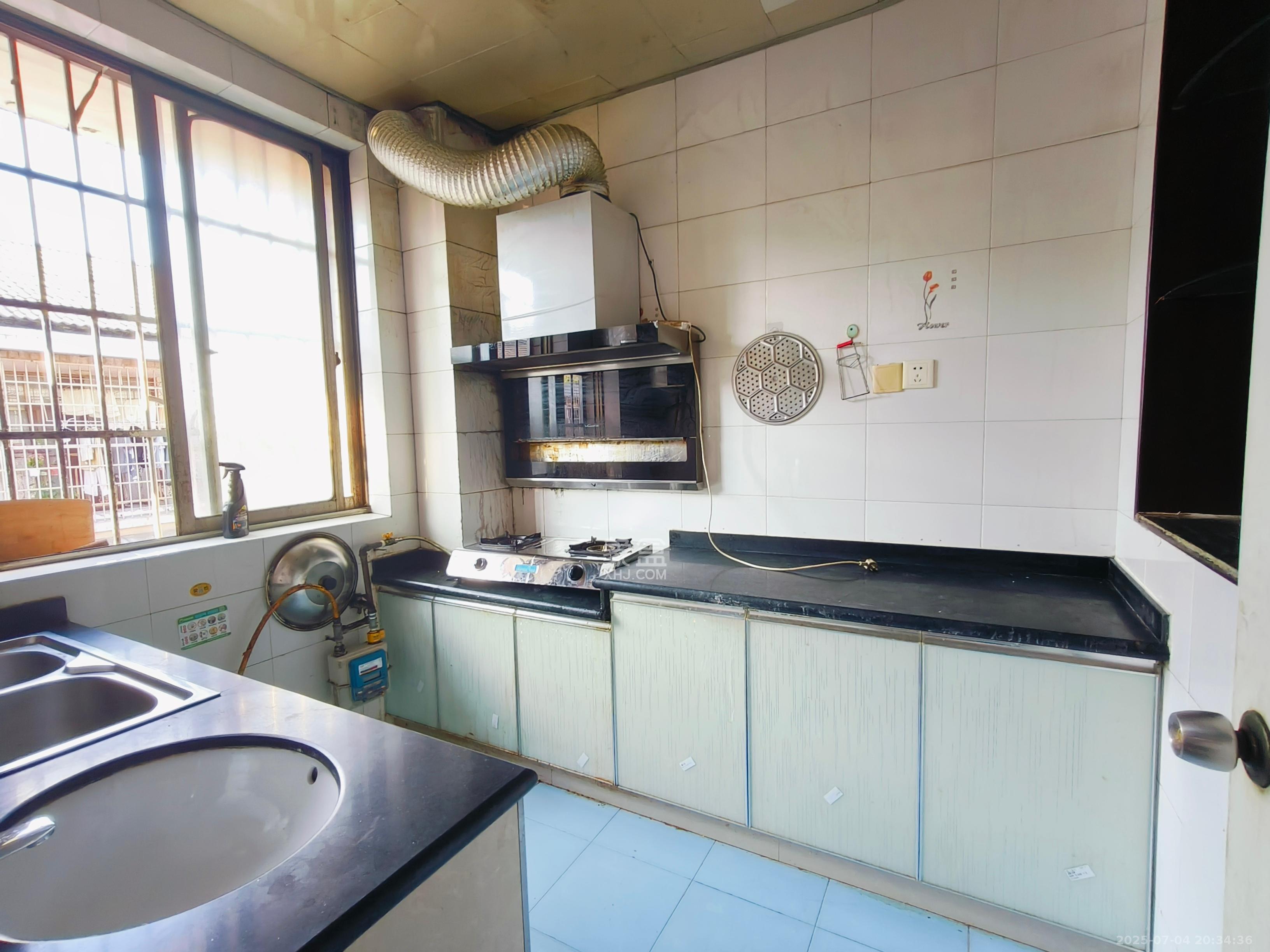 湘绣城 2室2厅1卫 1250.0元/月 湘绣城 2室2厅1卫 1250.0元/月室内图