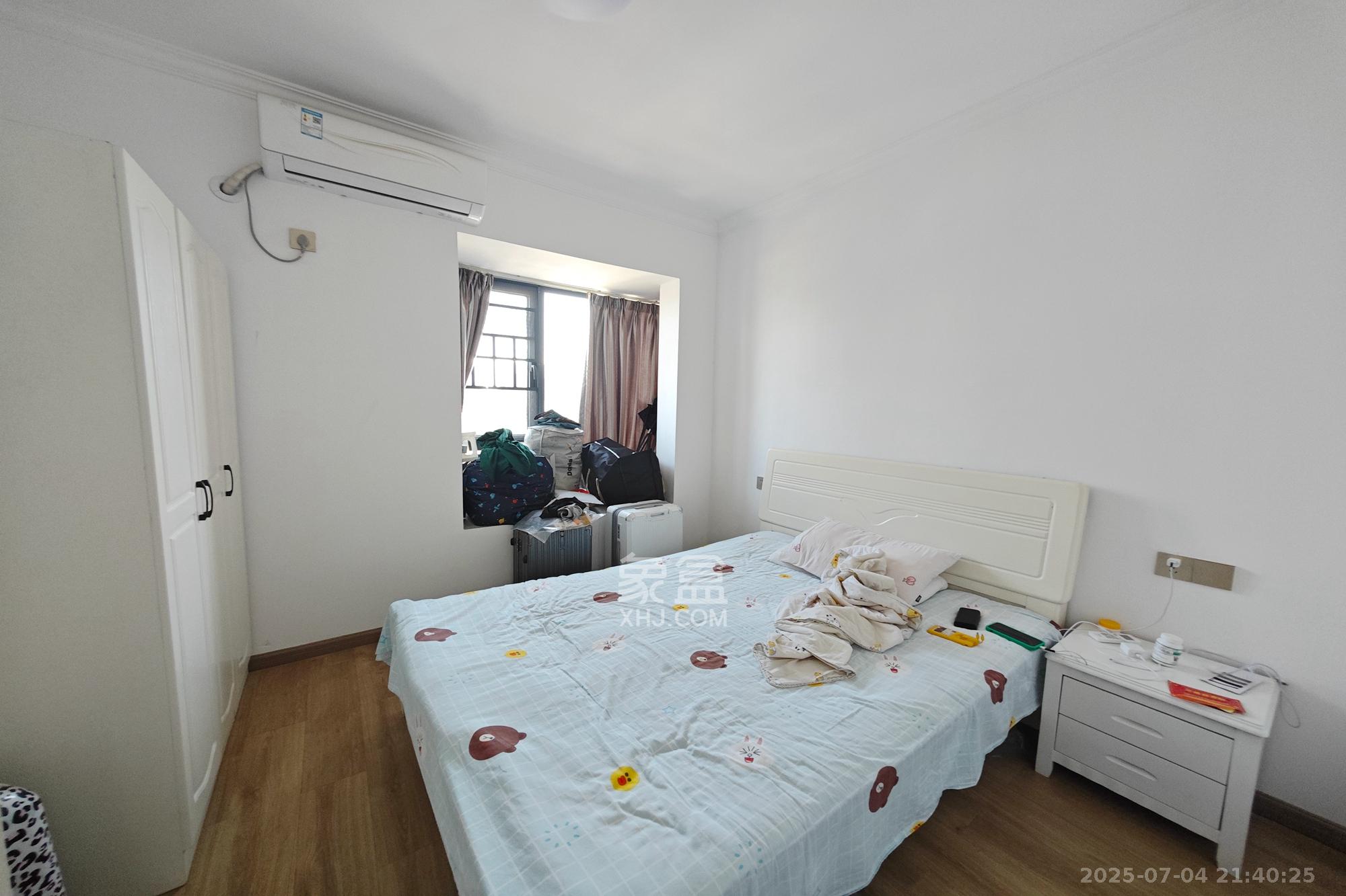 新城新世界四期柏樾  3室2厅2卫    125.8万卧室