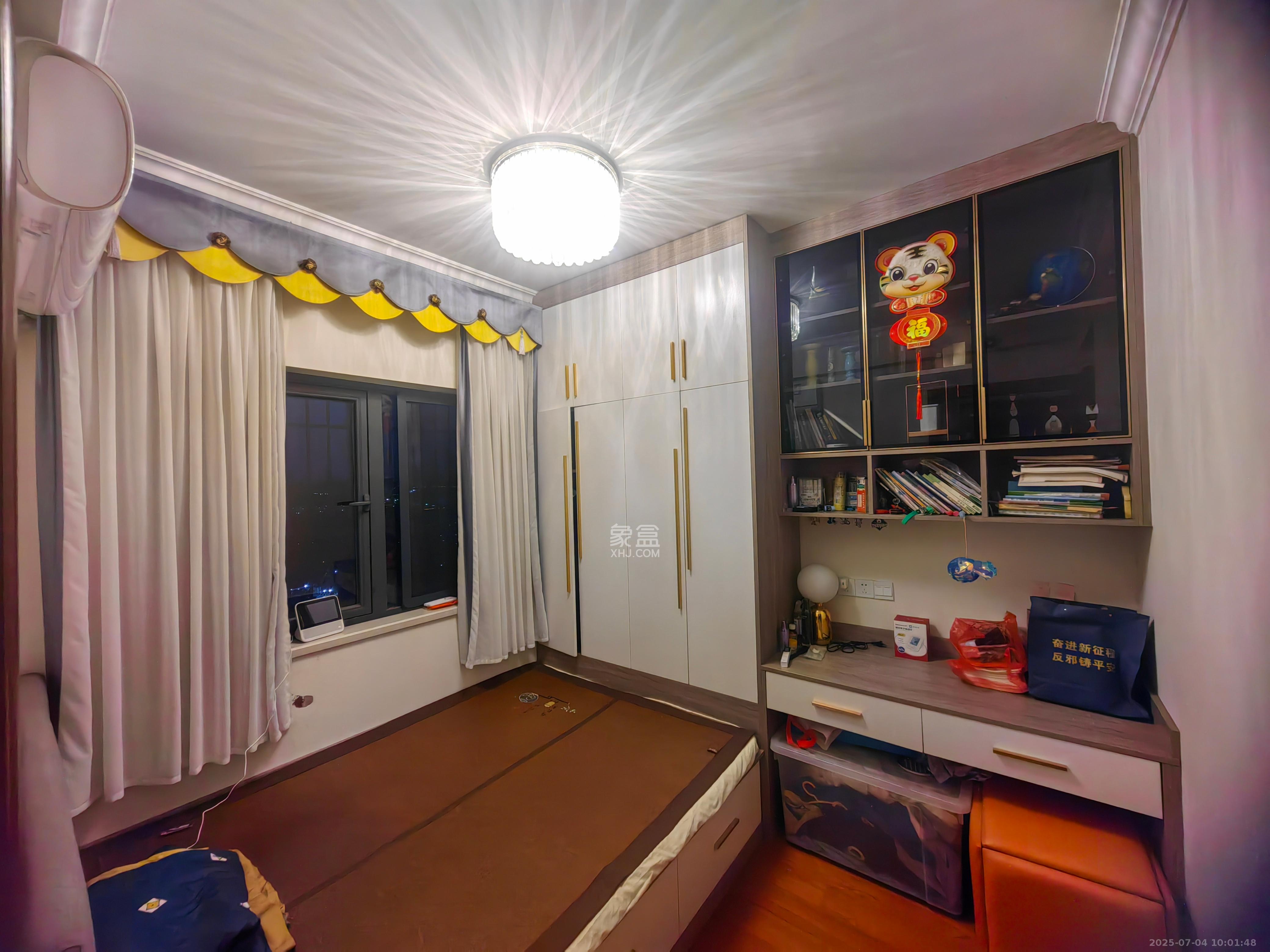 恒大御景半岛 3室2厅2卫 60.0万 恒大御景半岛 3室2厅2卫 60.0万客厅