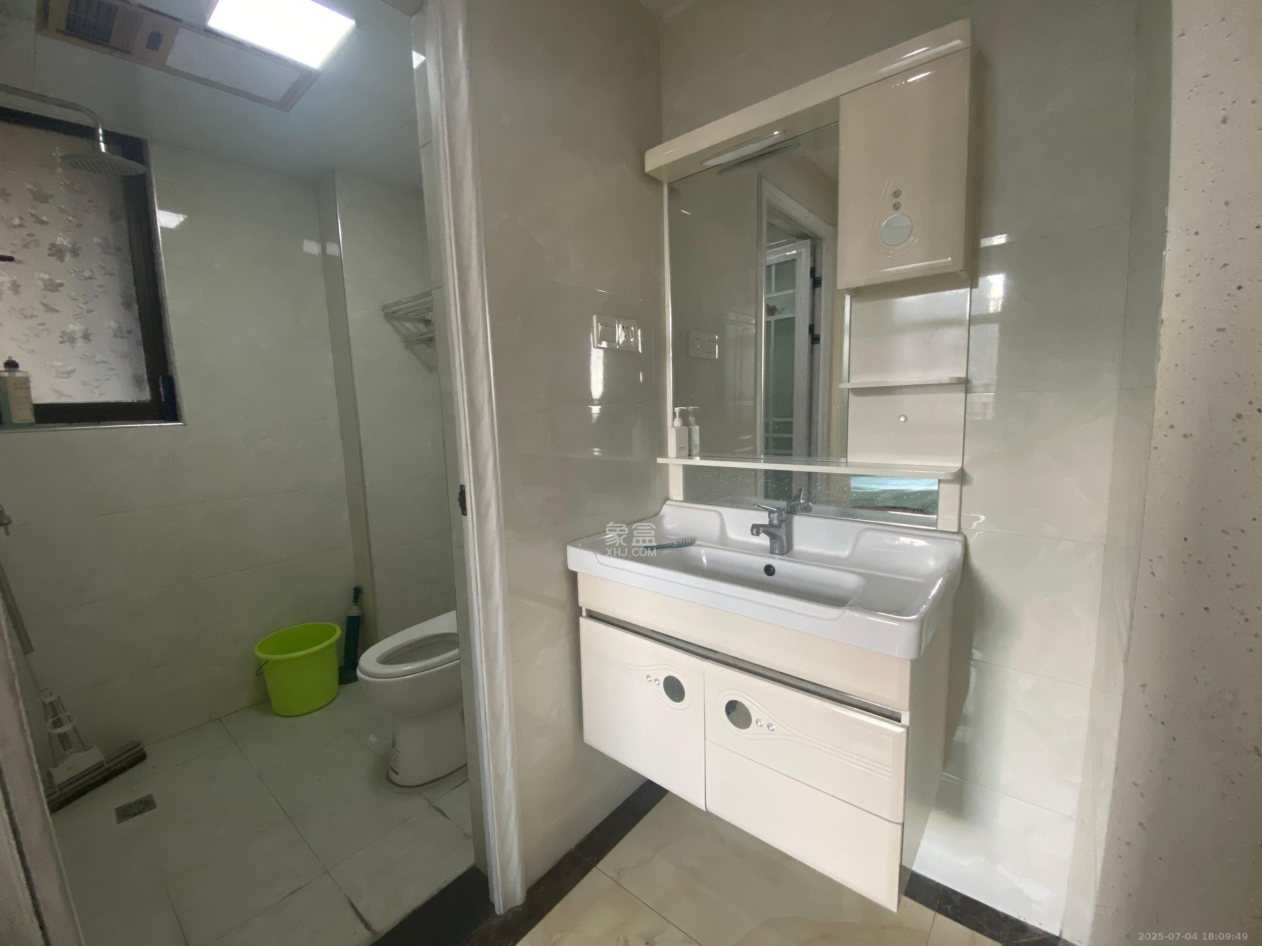 华润置地广场一期  1室1厅1卫    1900.0元/月 华润置地广场一期  1室1厅1卫    1900.0元/月室内图