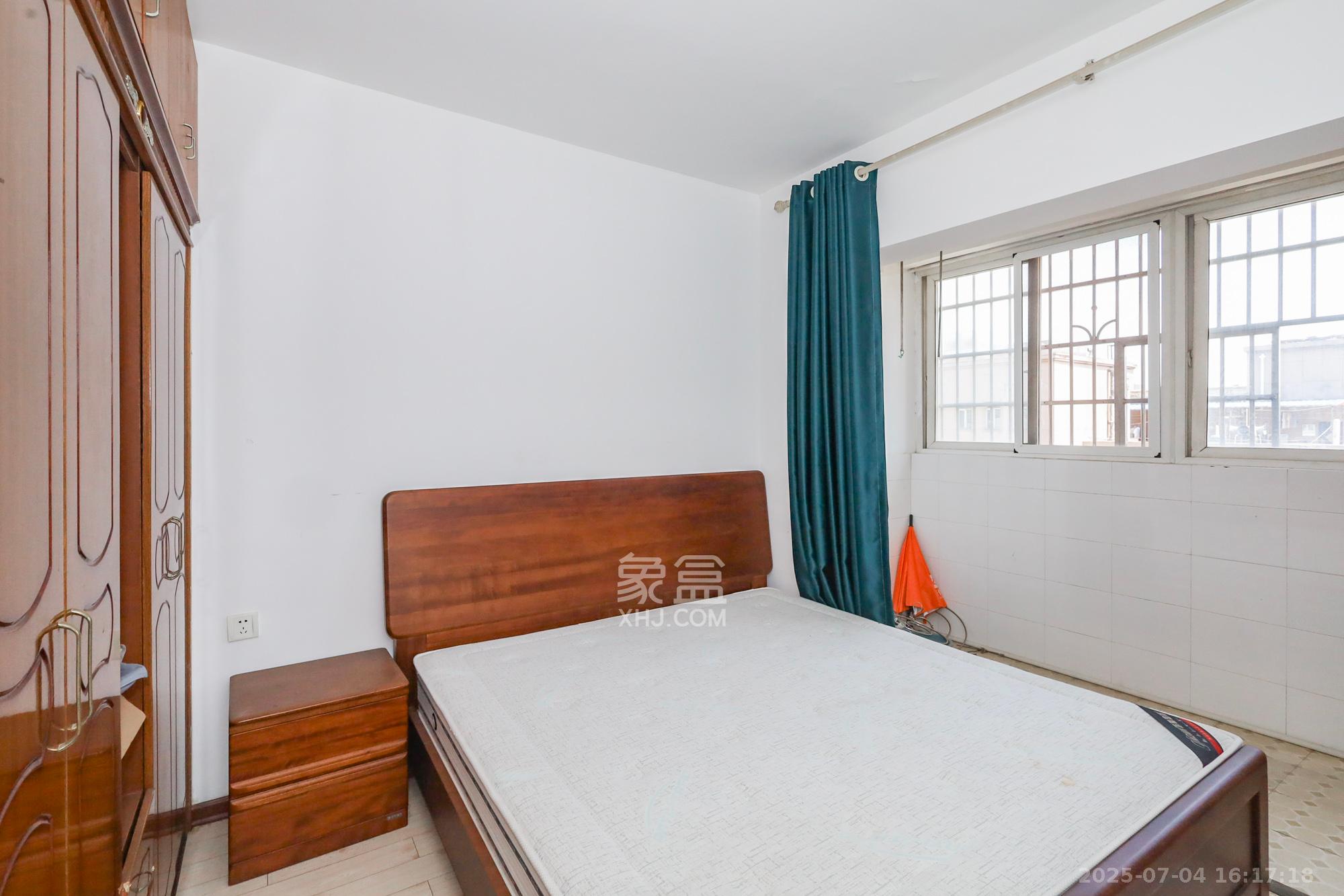 德润园 3室2厅1卫 60.00万 德润园 3室2厅1卫 60.00万卧室