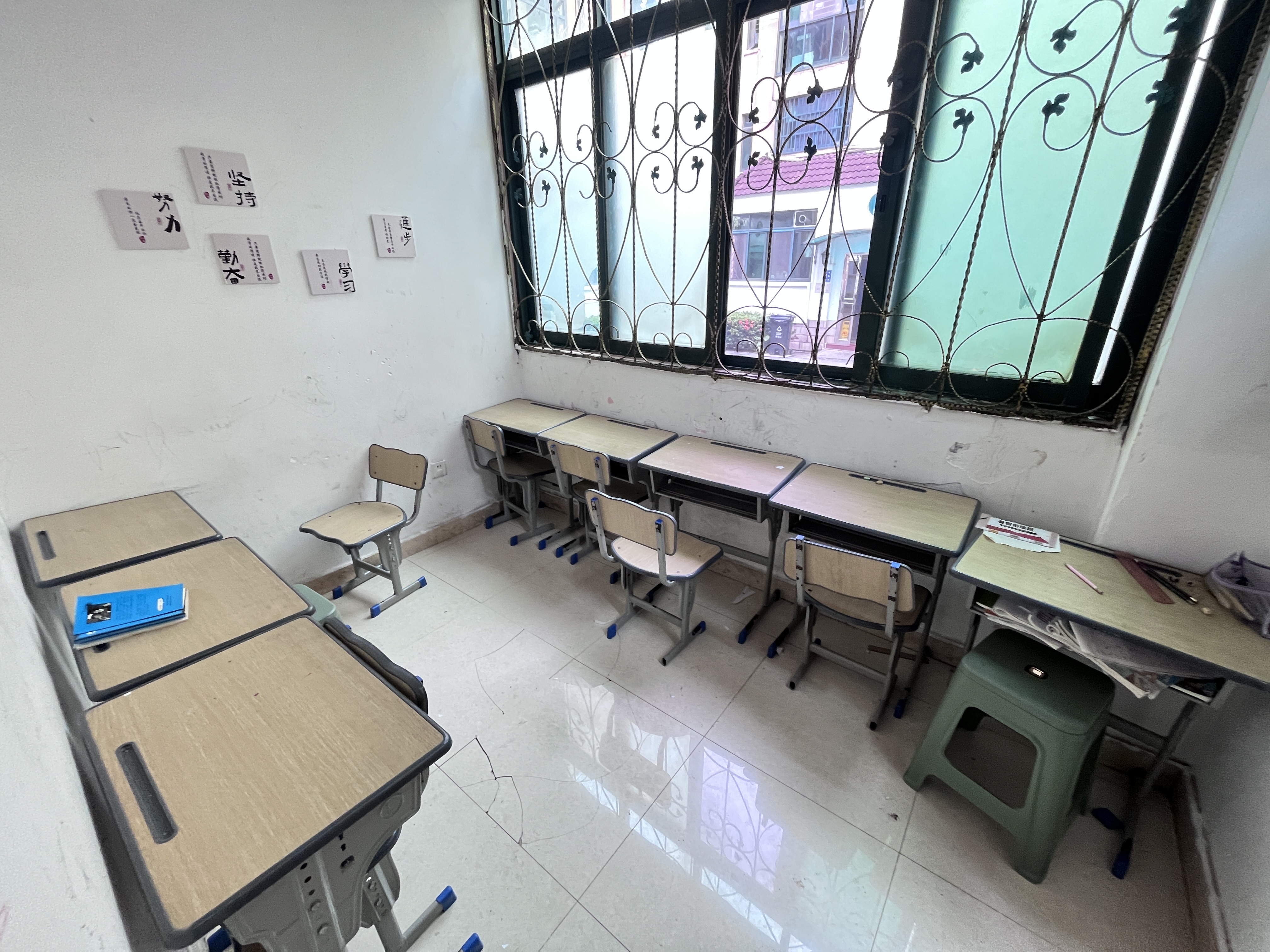 亚洲豪苑北区 3室2厅2卫 236.0万 亚洲豪苑北区 3室2厅2卫 236.0万客厅