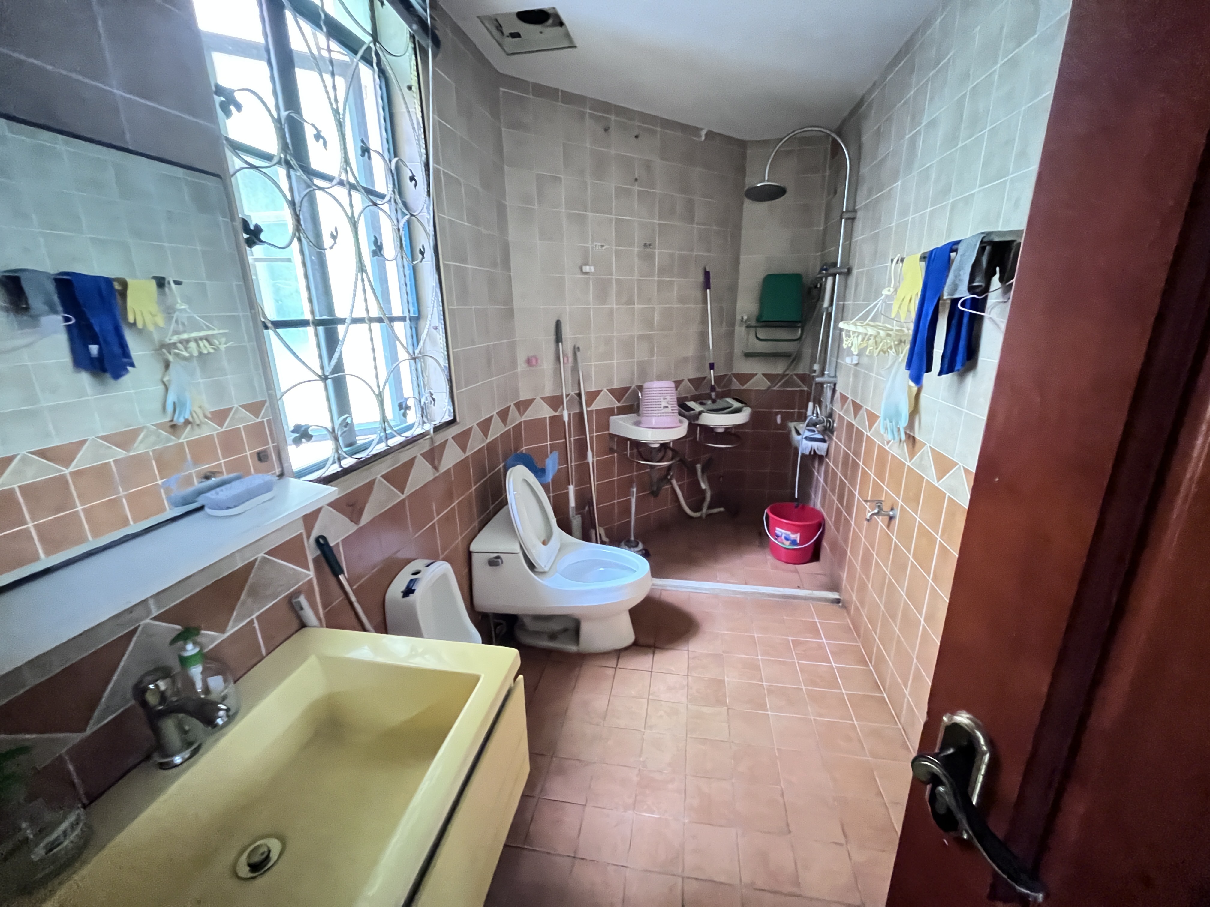 亚洲豪苑北区 3室2厅2卫 236.0万 亚洲豪苑北区 3室2厅2卫 236.0万客厅