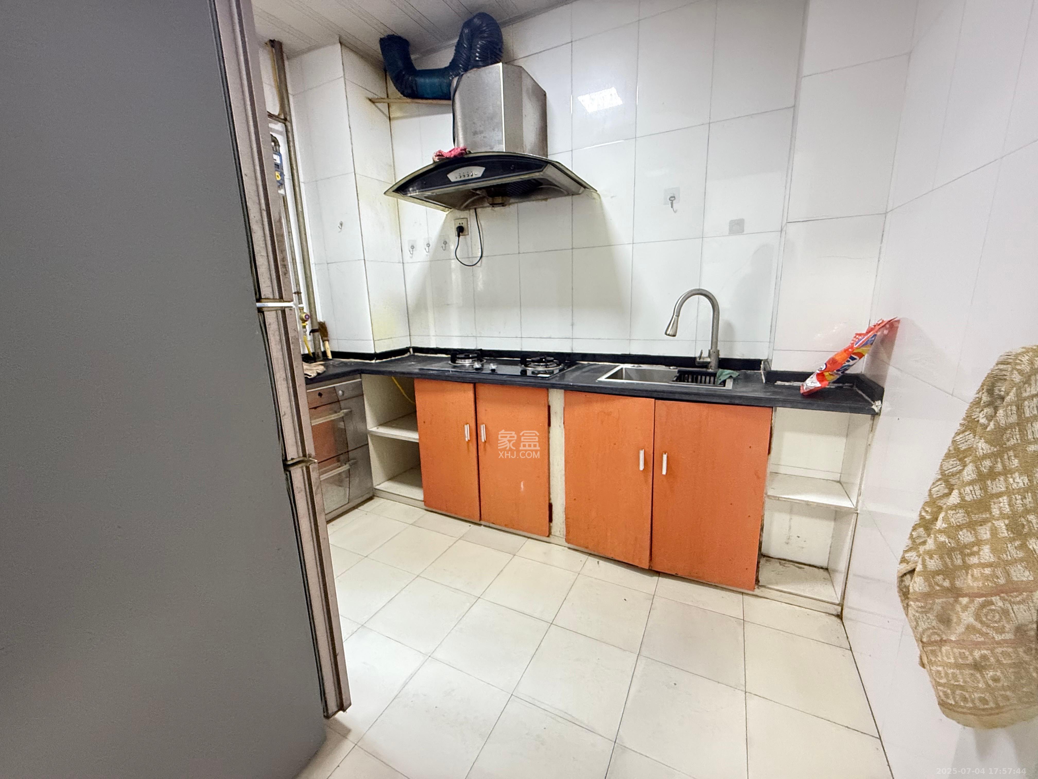 彩都公寓 1室1厅1卫 600.0元/月 彩都公寓 1室1厅1卫 600.0元/月室内图