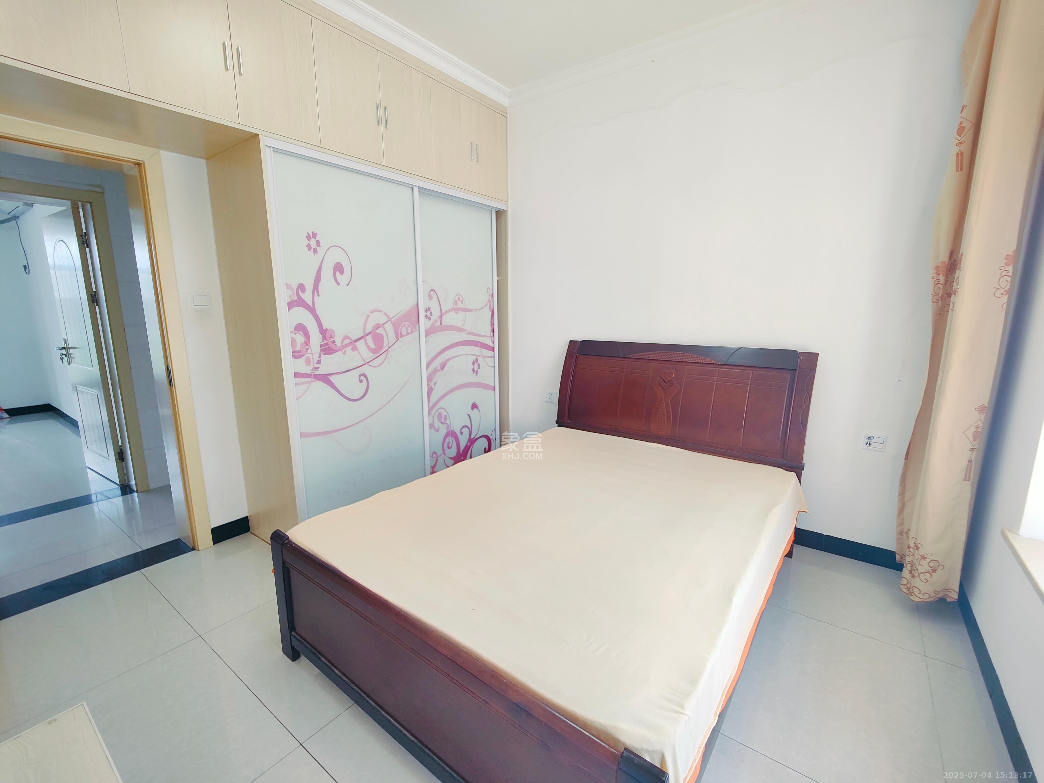 先锋新宇  3室2厅2卫   2300.00元/月室内图