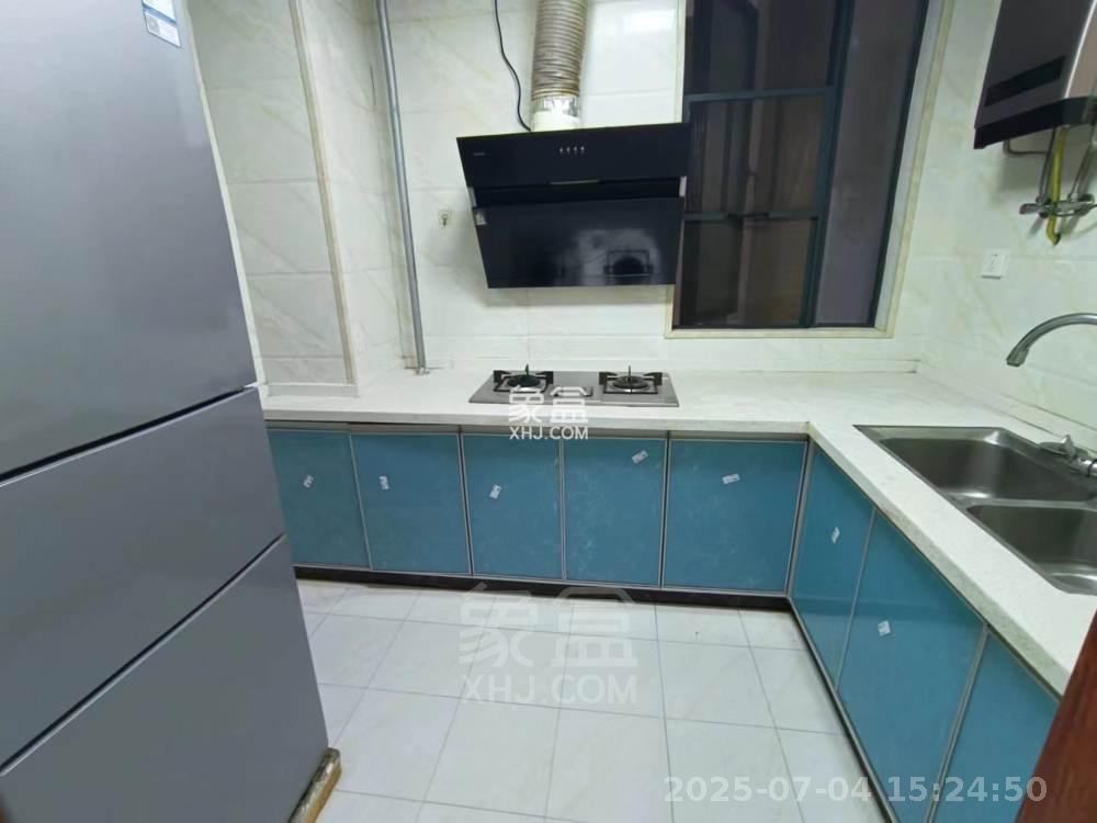 春藤小镇 3室2厅2卫 2000.0元/月 春藤小镇 3室2厅2卫 2000.0元/月室内图