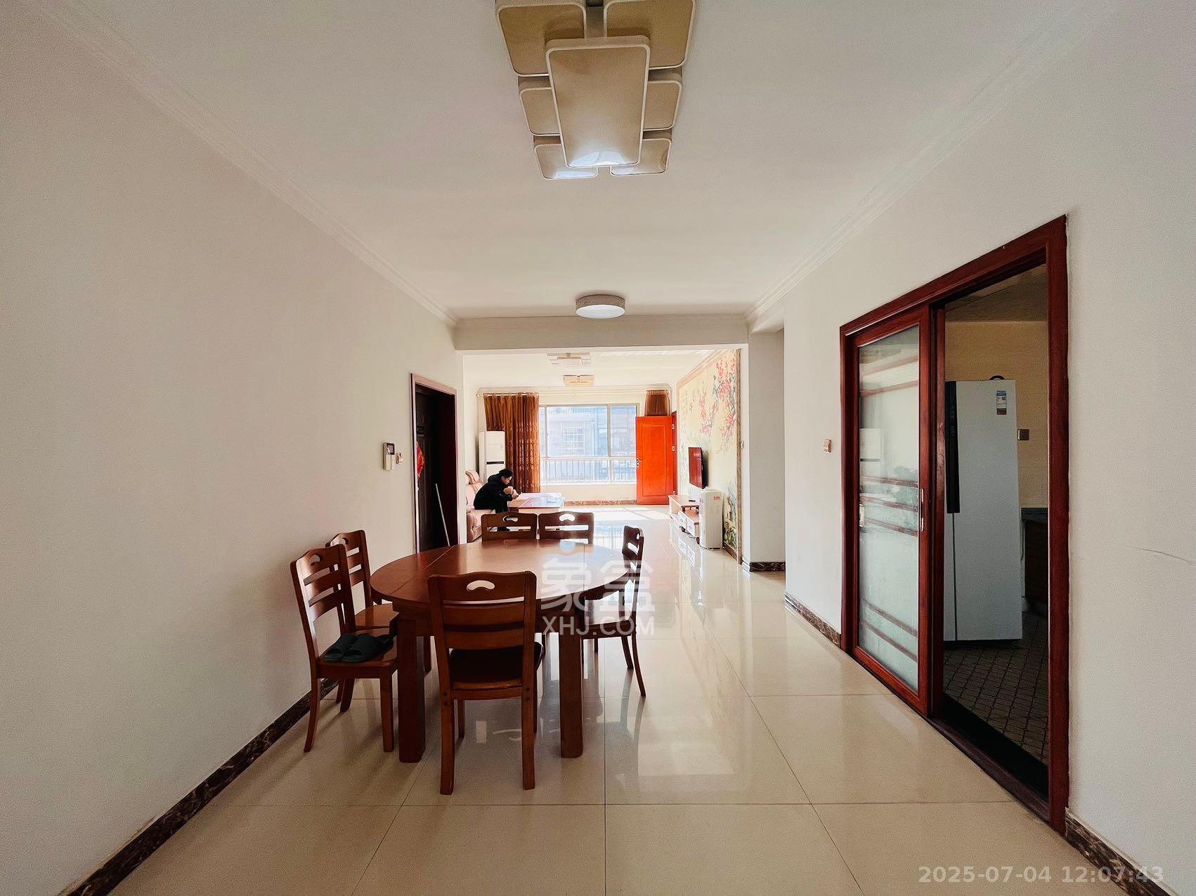 芙蓉公寓  5室2厅2卫    4200.0元/月 芙蓉公寓  5室2厅2卫    4200.0元/月室内图