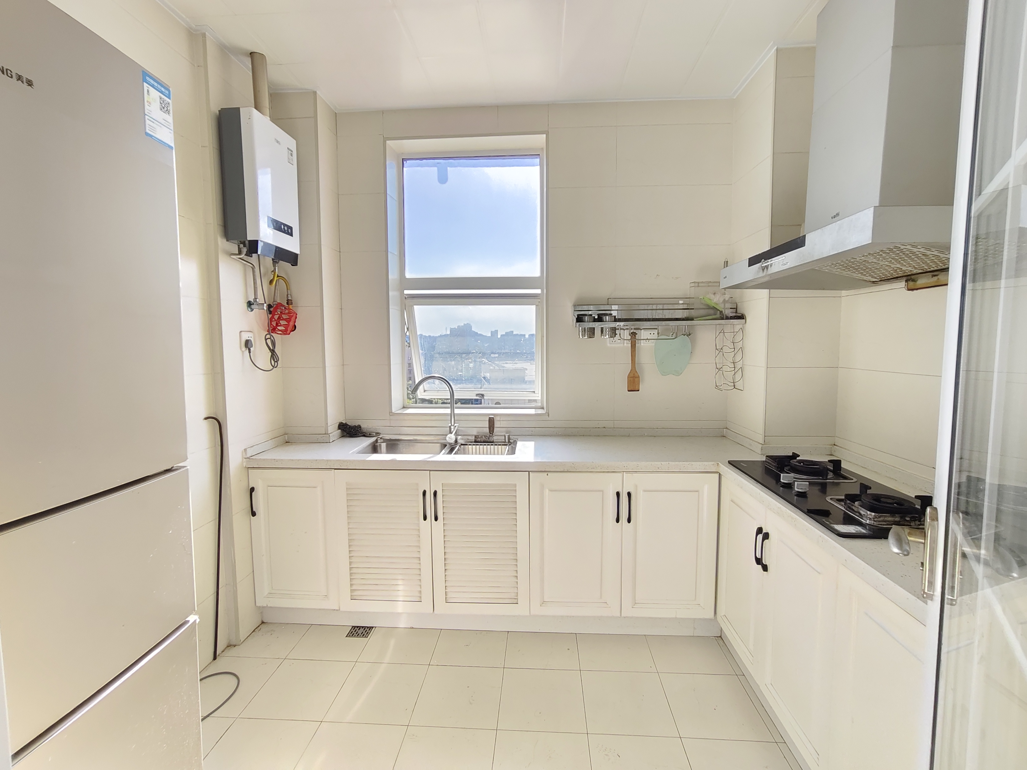 鸿泰国际 2室1厅1卫 1600.0元/月 鸿泰国际 2室1厅1卫 1600.0元/月室内图