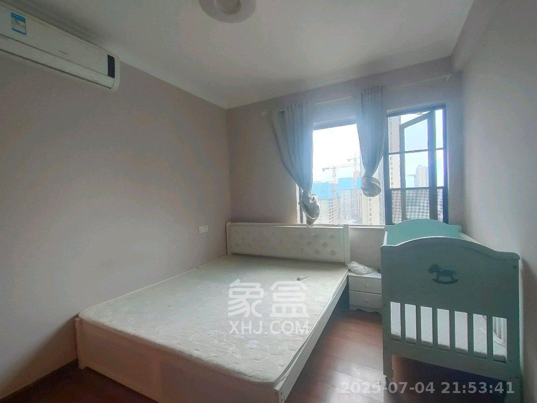 钰龙天下一期  4室2厅2卫   4500.00元/月室内图