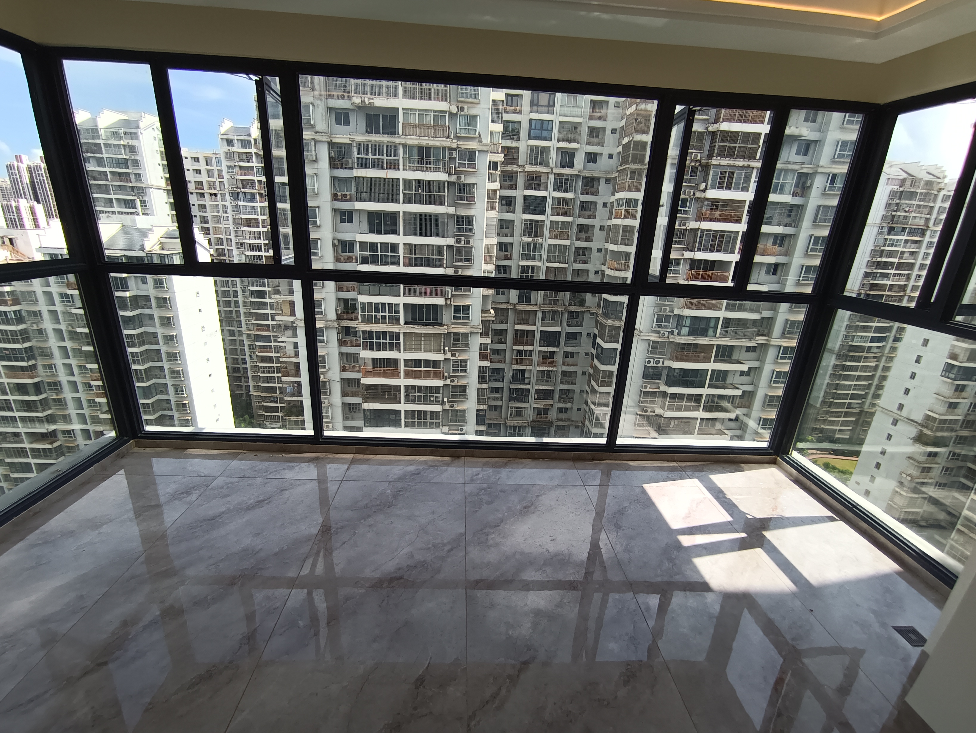 海航城 4室2厅2卫 169.0万 海航城 4室2厅2卫 169.0万客厅