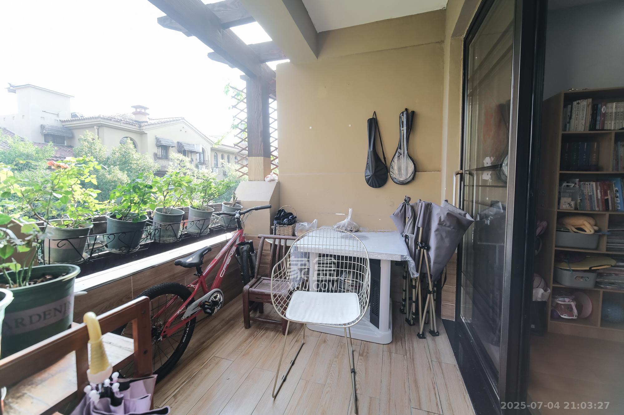 郡原居里  3室2厅1卫    88.8万 郡原居里  3室2厅1卫    88.8万阳台