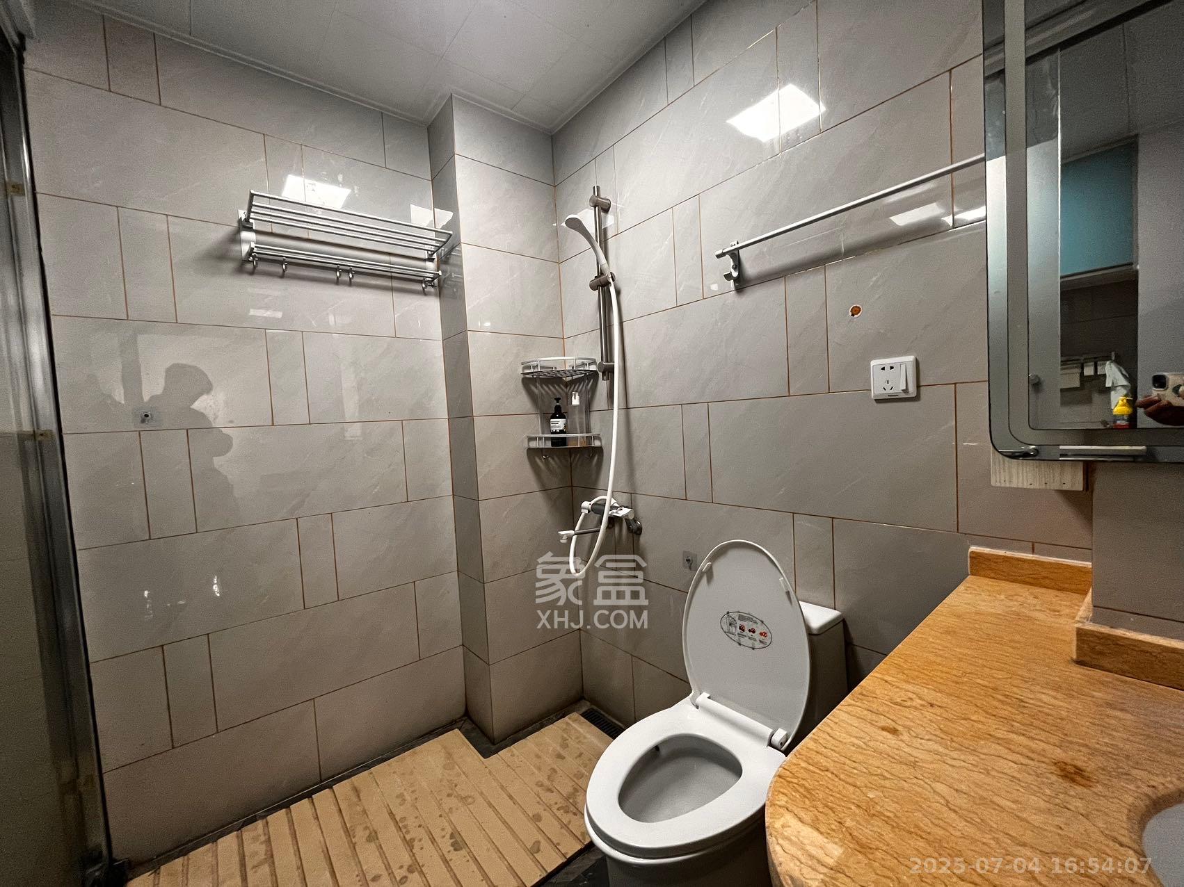 青年才郡(盈安大厦)  1室1厅1卫    1800.0元/月 青年才郡(盈安大厦)  1室1厅1卫    1800.0元/月室内图