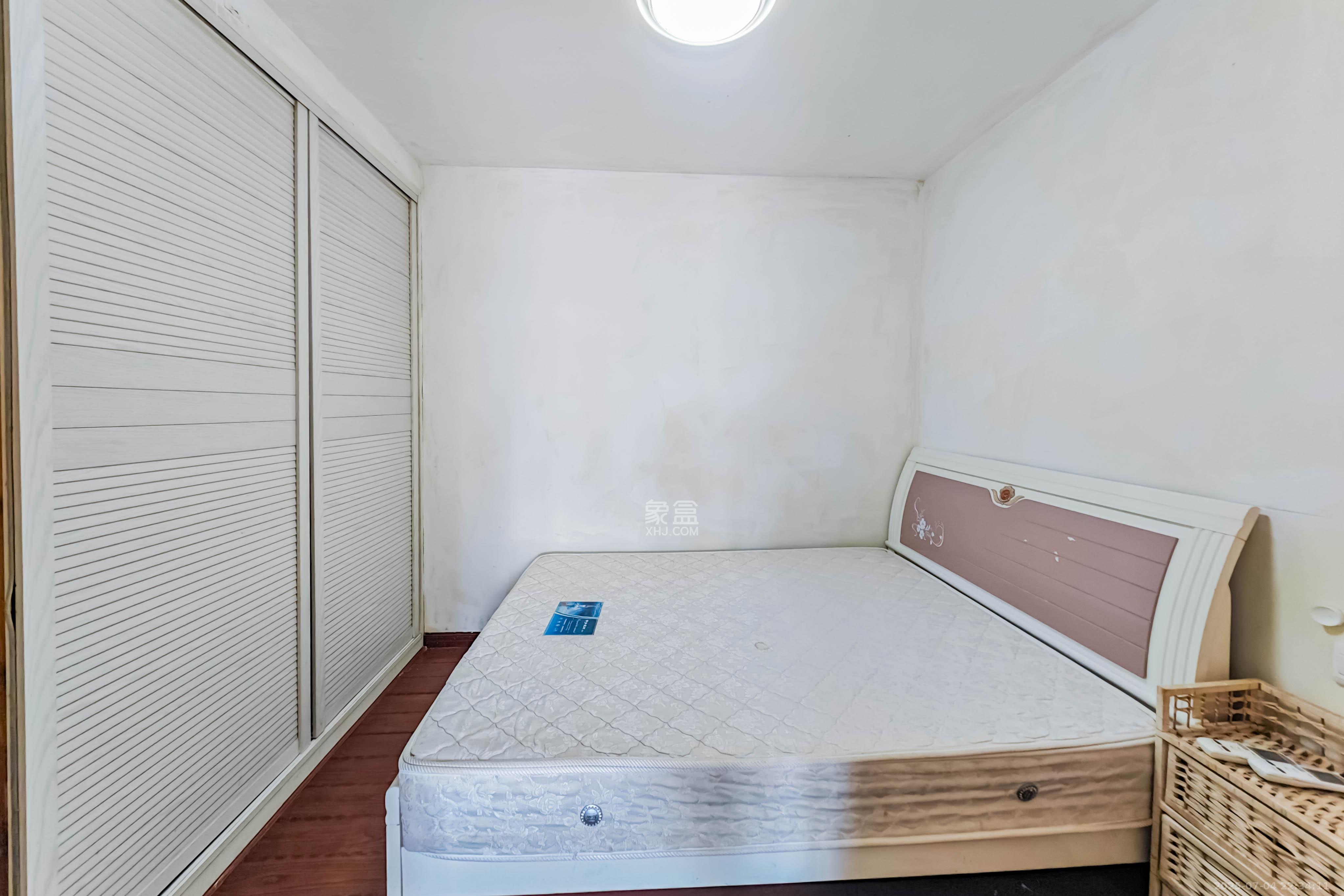 金色loft（鑫秋大厦）  2室2厅1卫   40.00万卧室