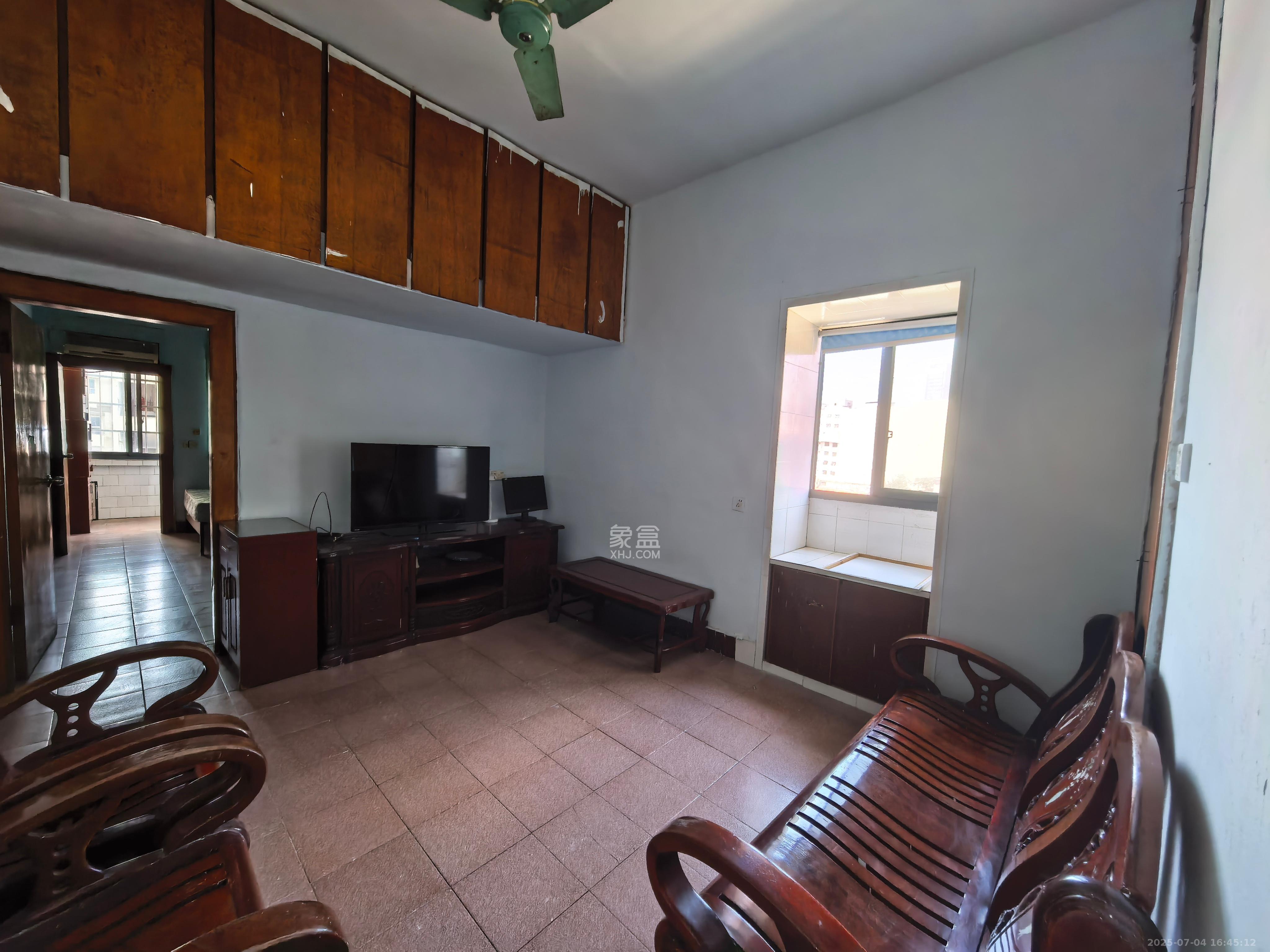 燕山街社区 2室2厅1卫 1300.0元/月 燕山街社区 2室2厅1卫 1300.0元/月室内图