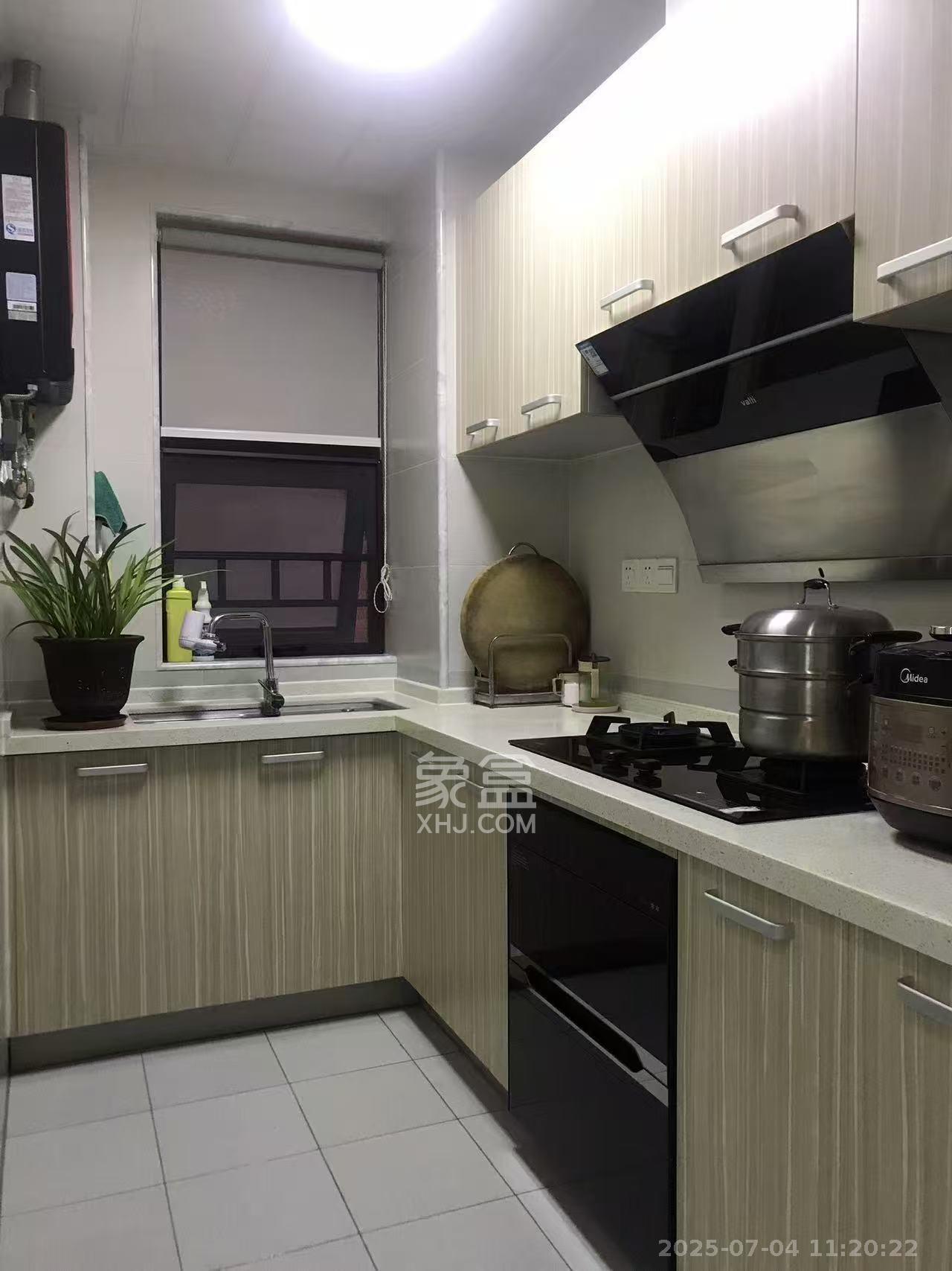 润屋美院  3室2厅2卫    4000.0元/月 润屋美院  3室2厅2卫    4000.0元/月室内图