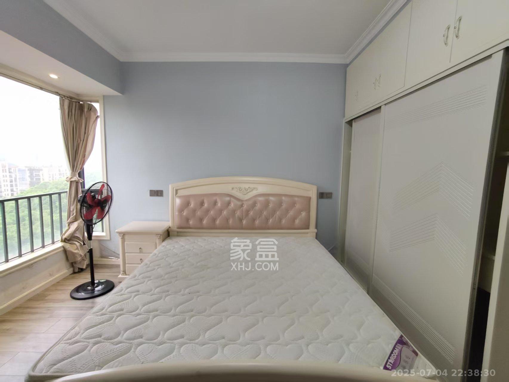 中城丽景香山园  3室2厅2卫   3000.00元/月室内图