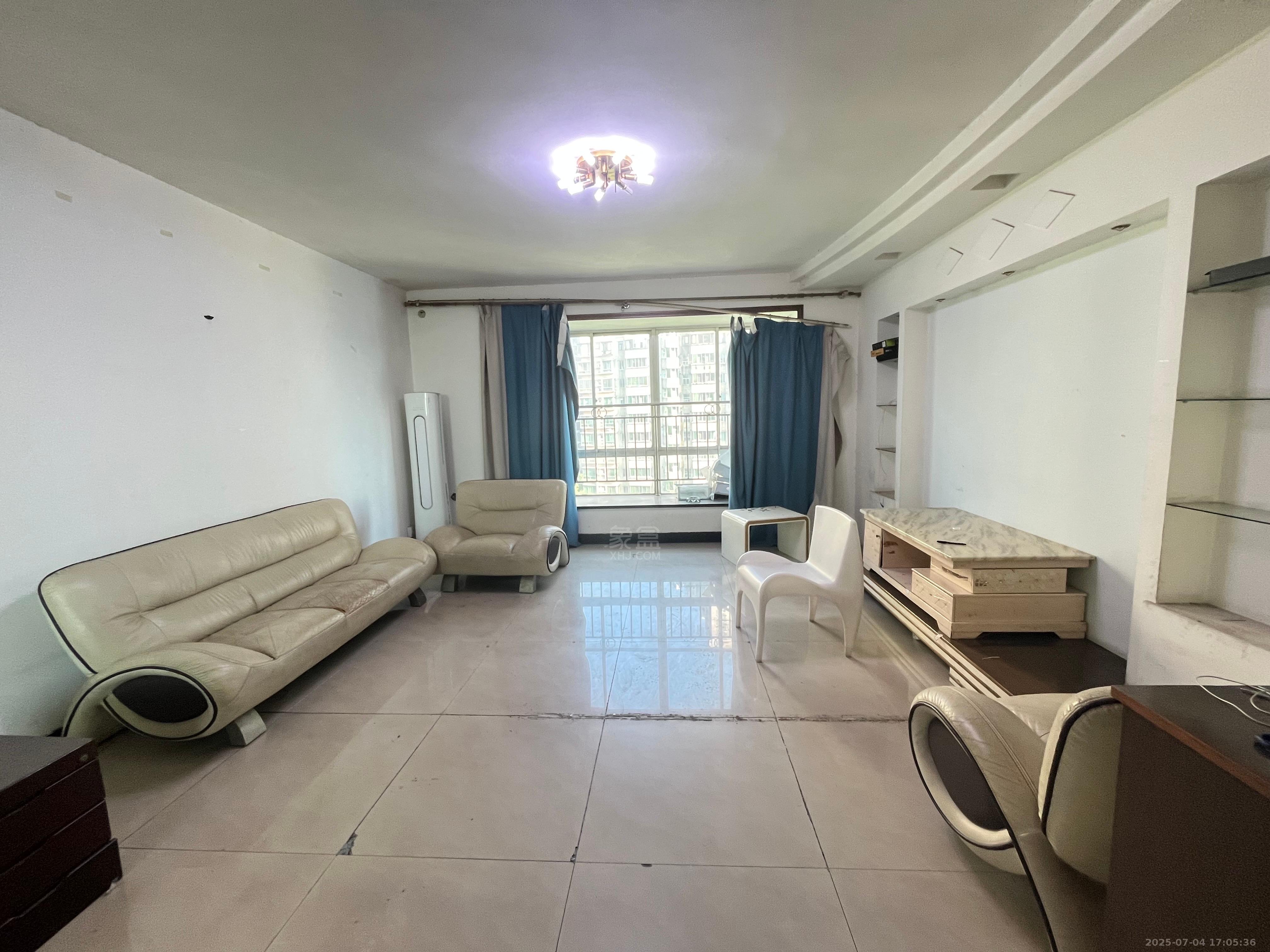 四季花园 4室2厅2卫 2100.0元/月 四季花园 4室2厅2卫 2100.0元/月室内图