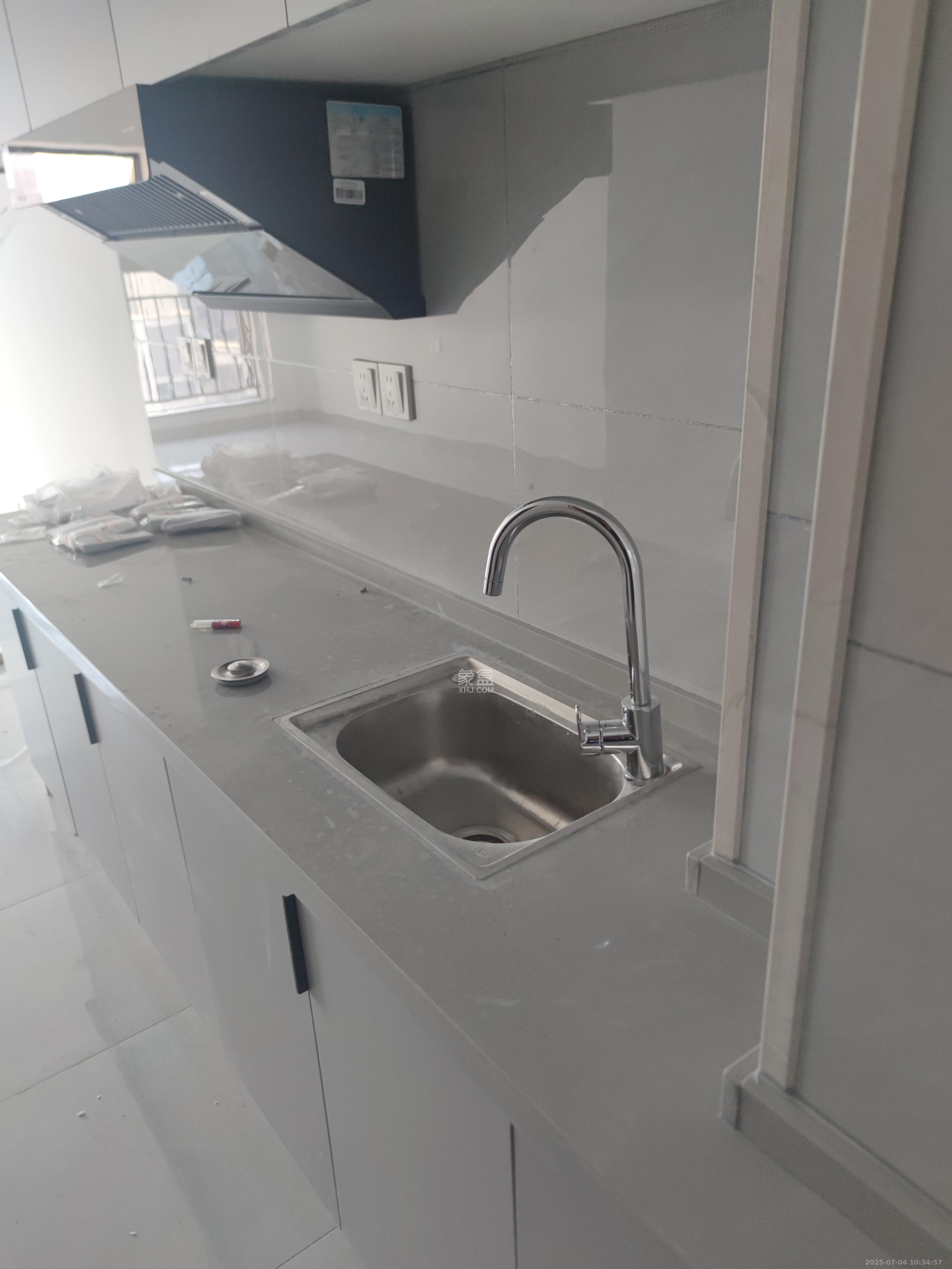 卓越江岸 1室2厅1卫 1800.0元/月 卓越江岸 1室2厅1卫 1800.0元/月室内图