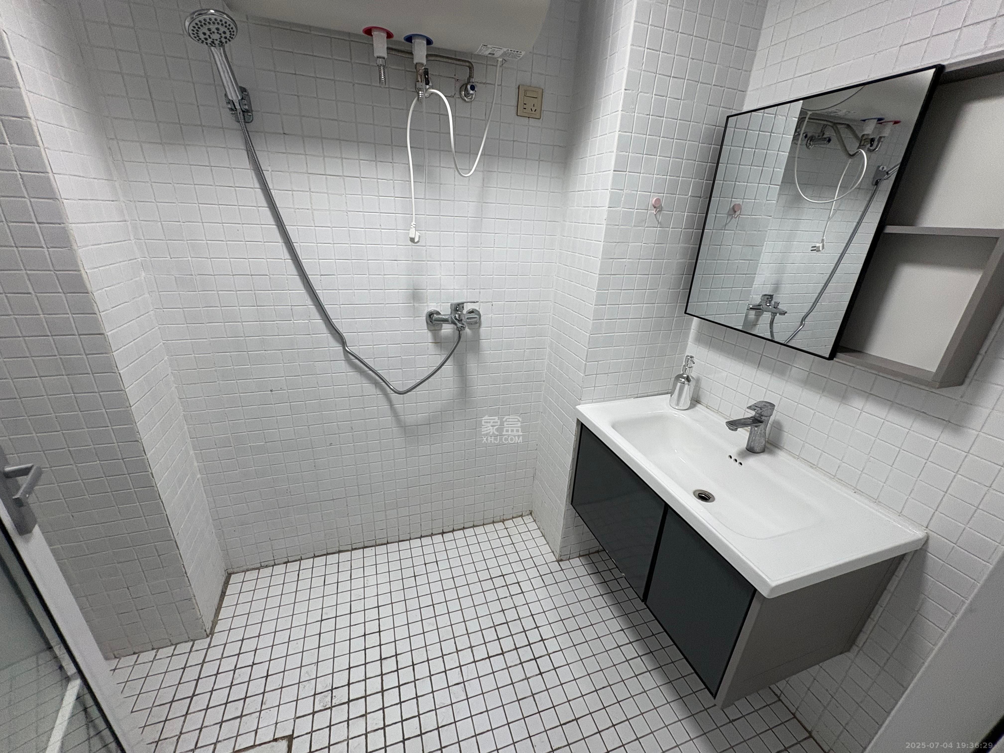 万润时光里 1室1厅1卫 1550.0元/月 万润时光里 1室1厅1卫 1550.0元/月室内图