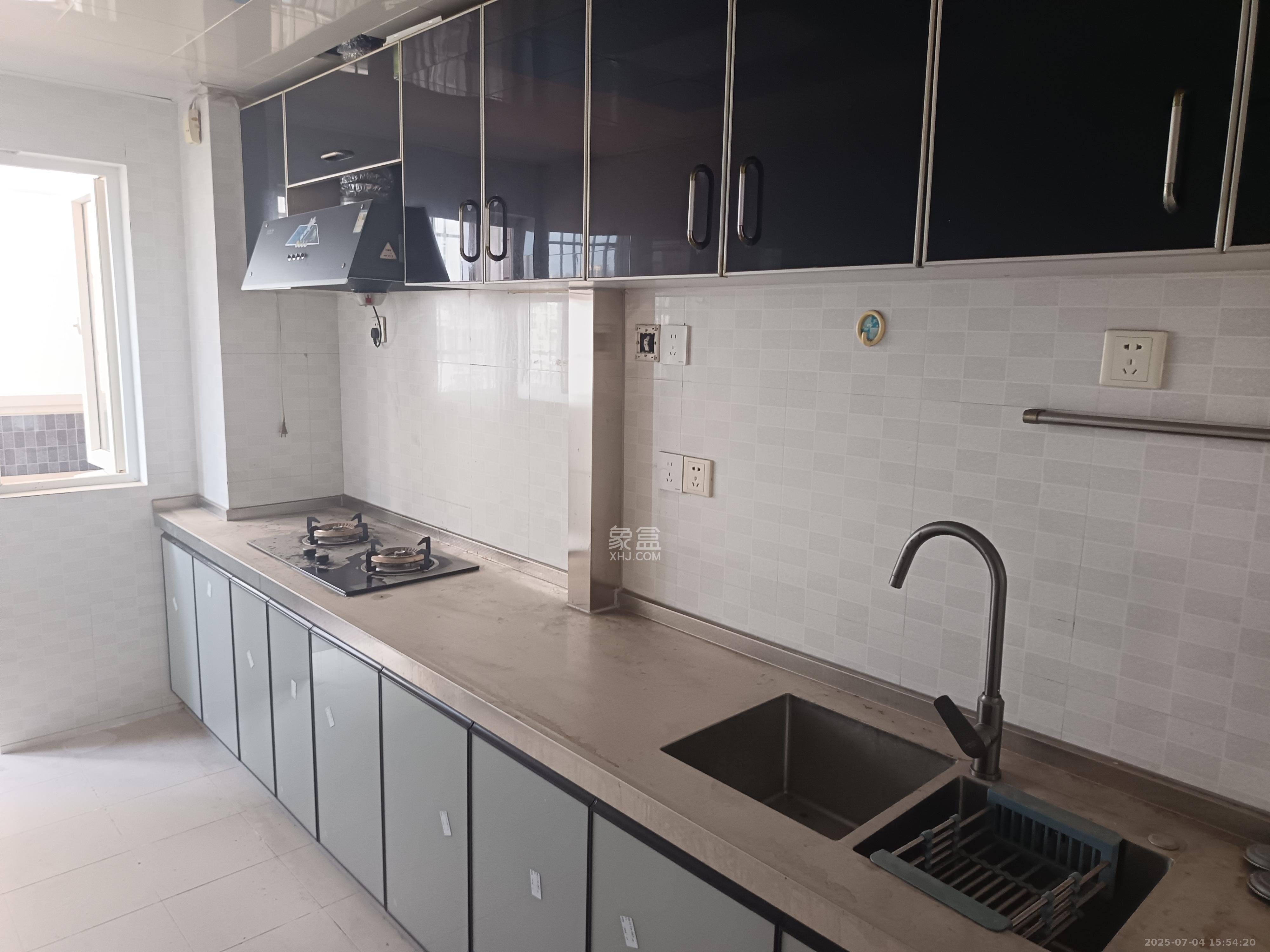 晶华美地 3室2厅1卫 2200.0元/月 晶华美地 3室2厅1卫 2200.0元/月室内图