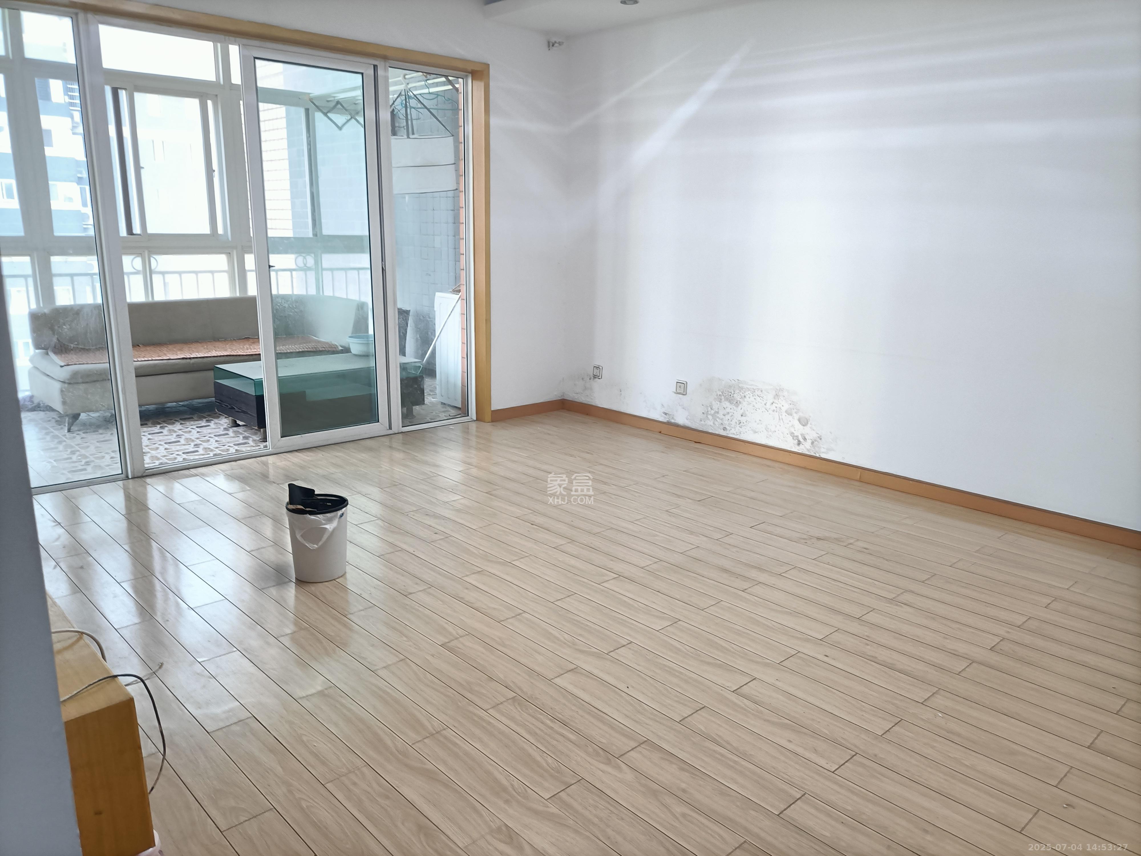 星蓝湾  3室1厅2卫   2700.00元/月室内图