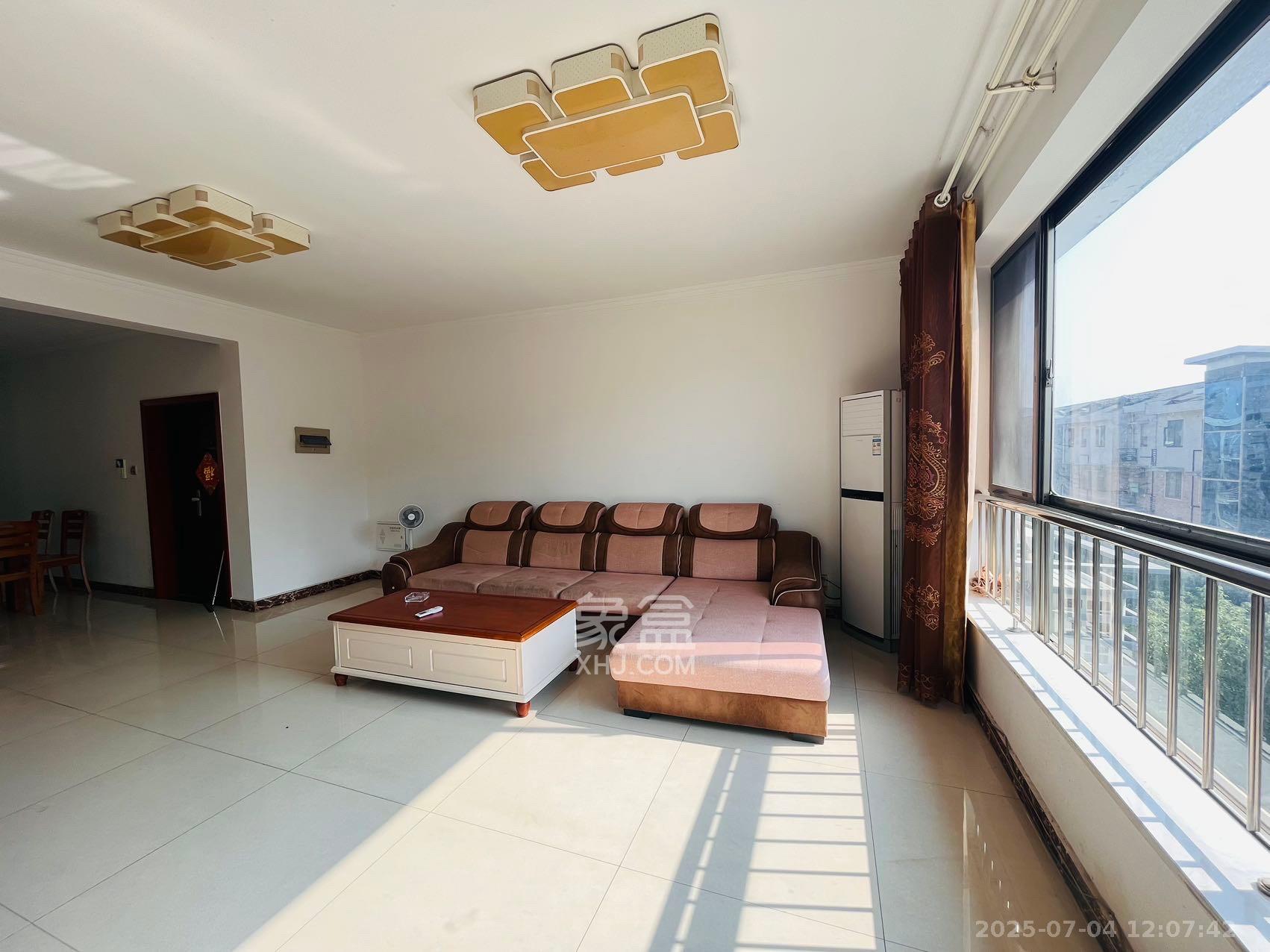 芙蓉公寓  5室2厅2卫    4200.0元/月 芙蓉公寓  5室2厅2卫    4200.0元/月室内图