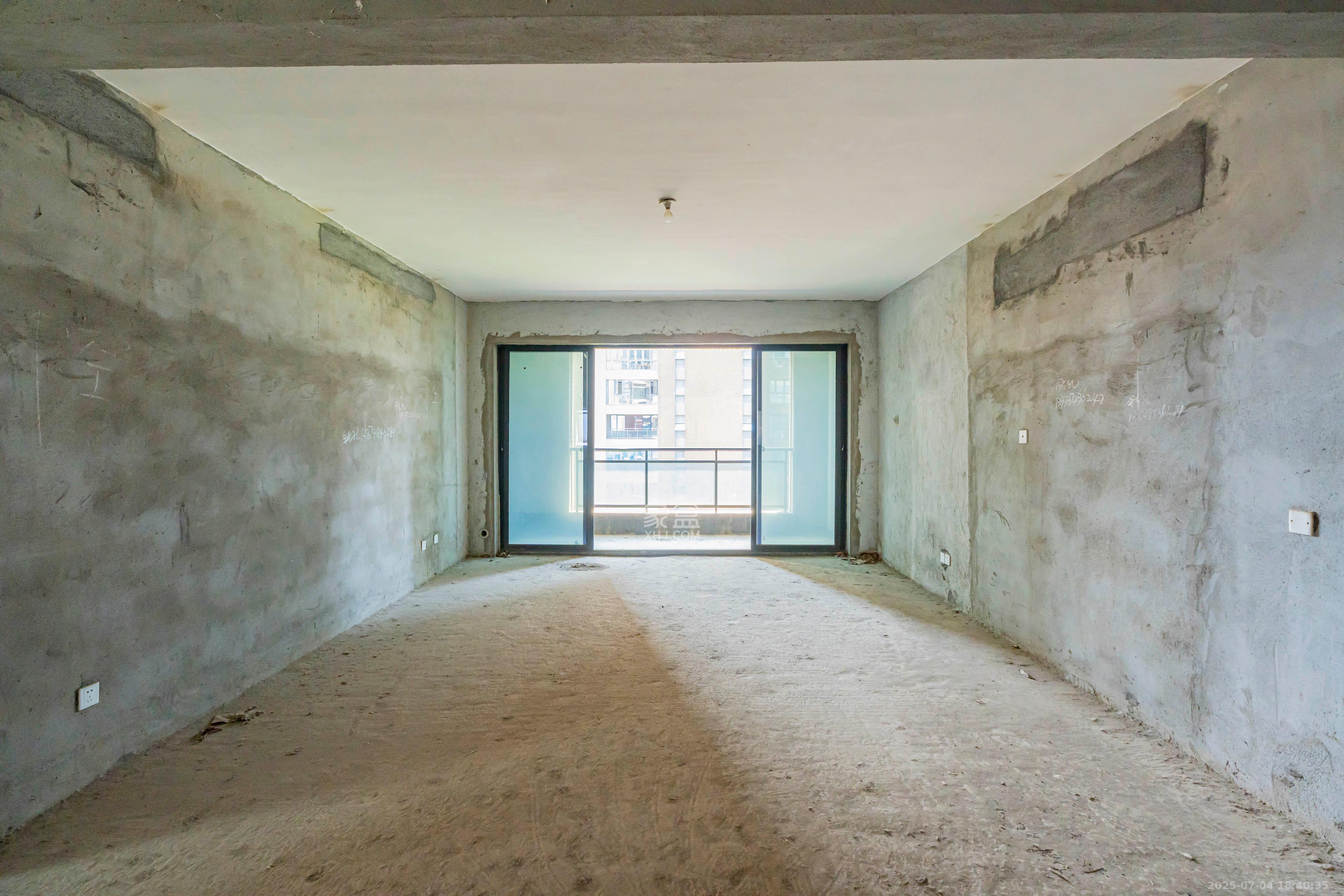 公园9号 4室2厅2卫 269.8万 公园9号 4室2厅2卫 269.8万客厅