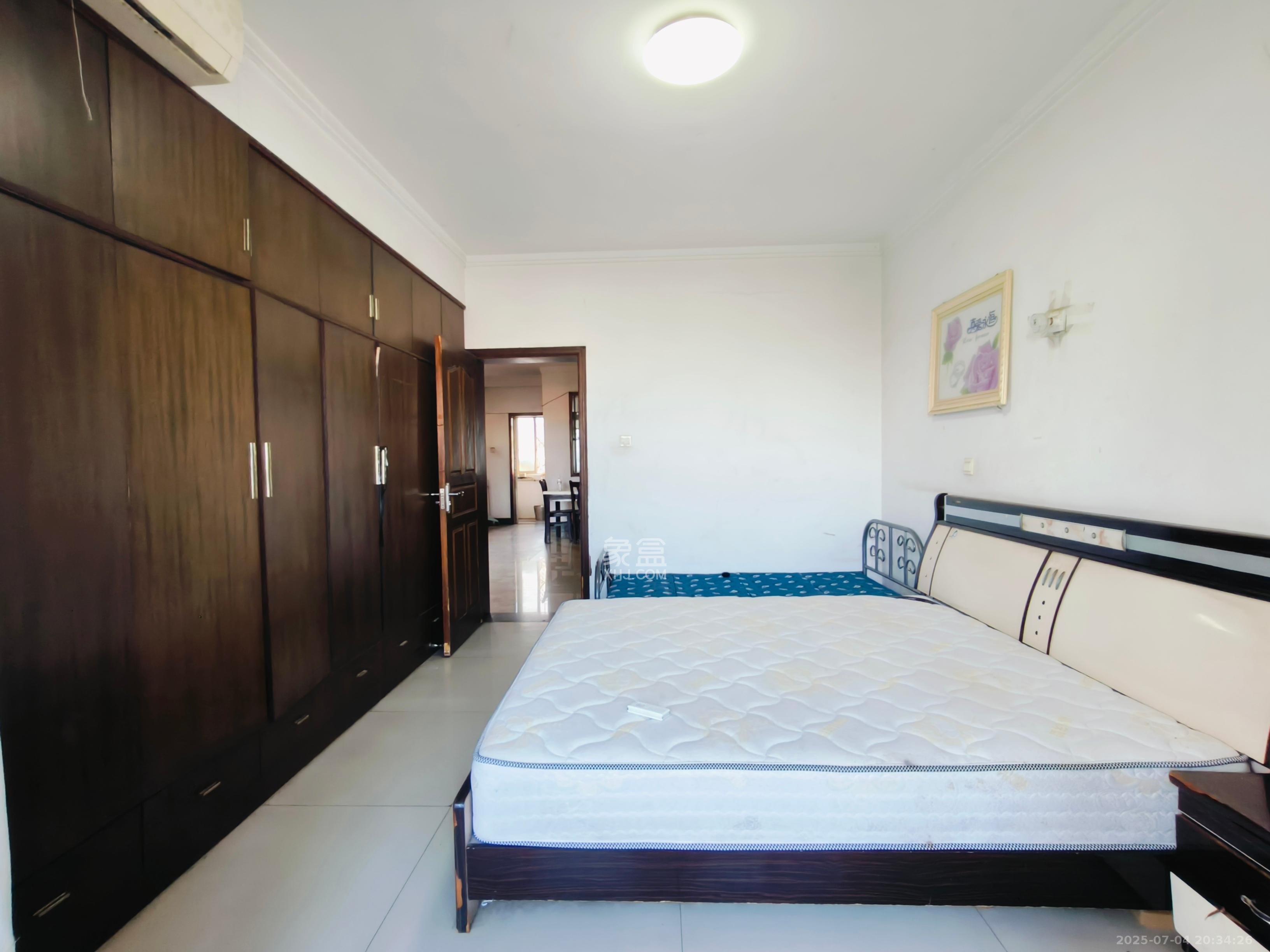 湘绣城 2室2厅1卫 1250.0元/月 湘绣城 2室2厅1卫 1250.0元/月室内图