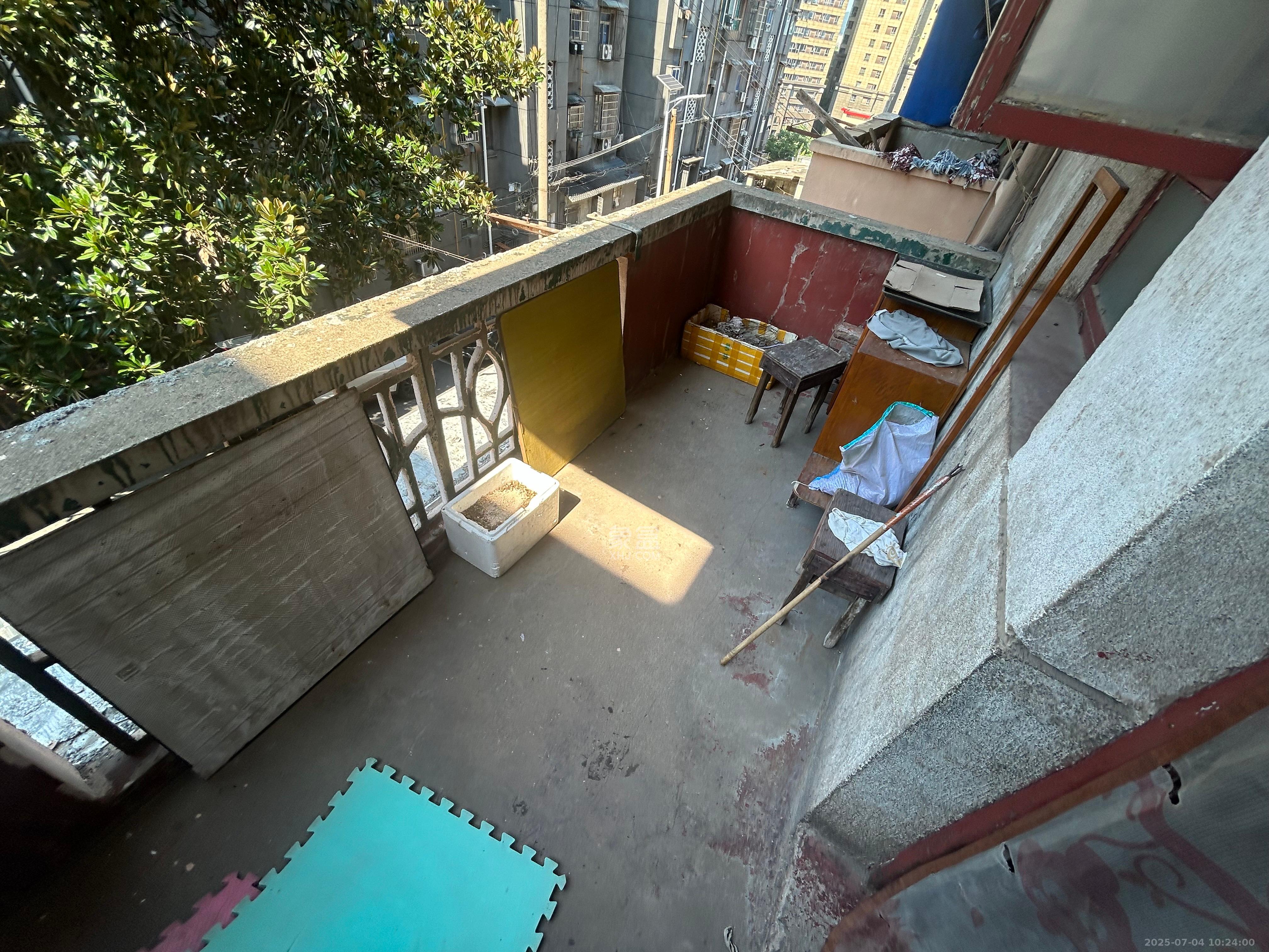 宝塔山中山百货公司宿舍 1室0厅0卫 800.0元/月 宝塔山中山百货公司宿舍 1室0厅0卫 800.0元/月室内图