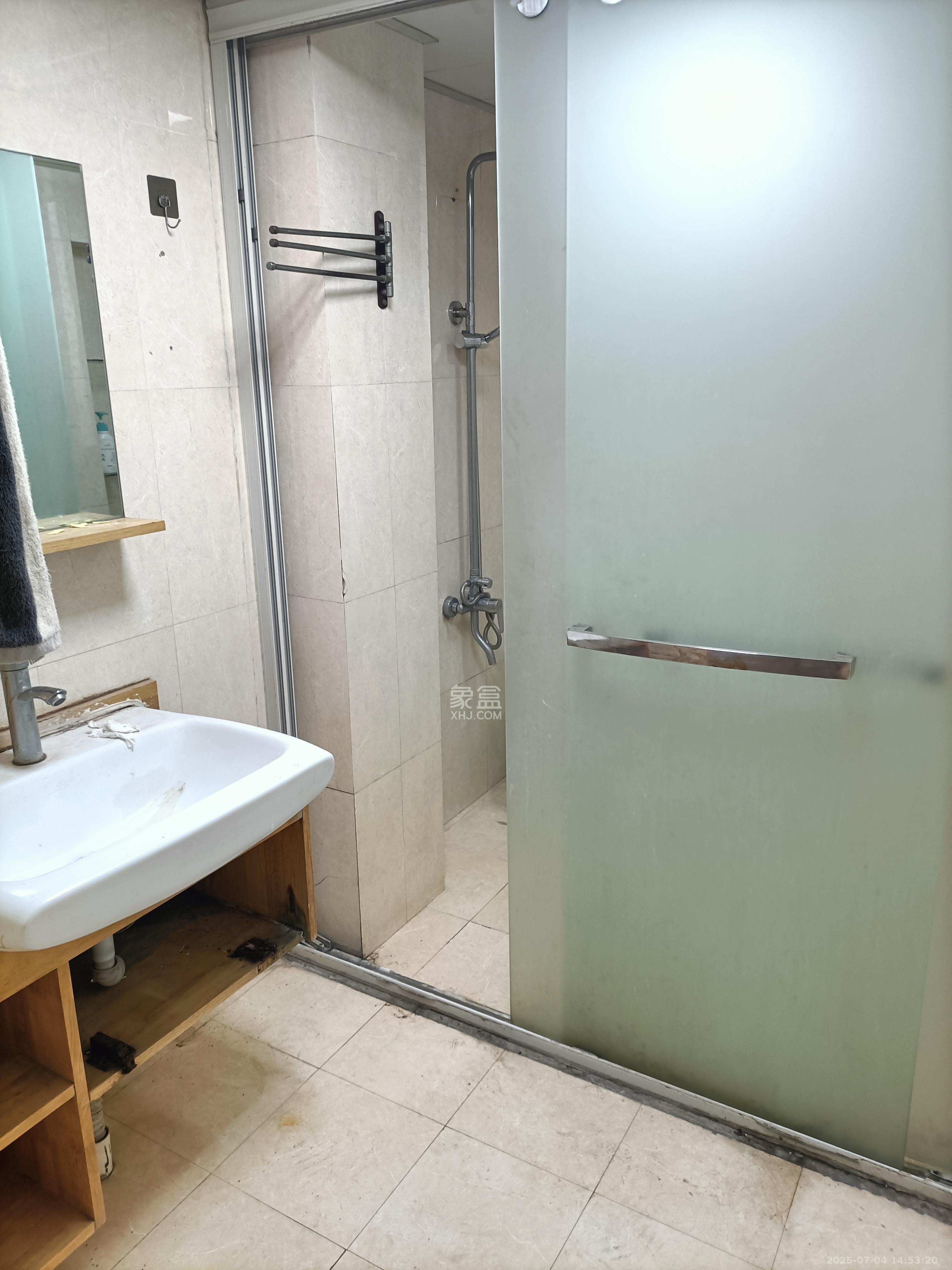 星蓝湾  3室1厅2卫   2700.00元/月室内图