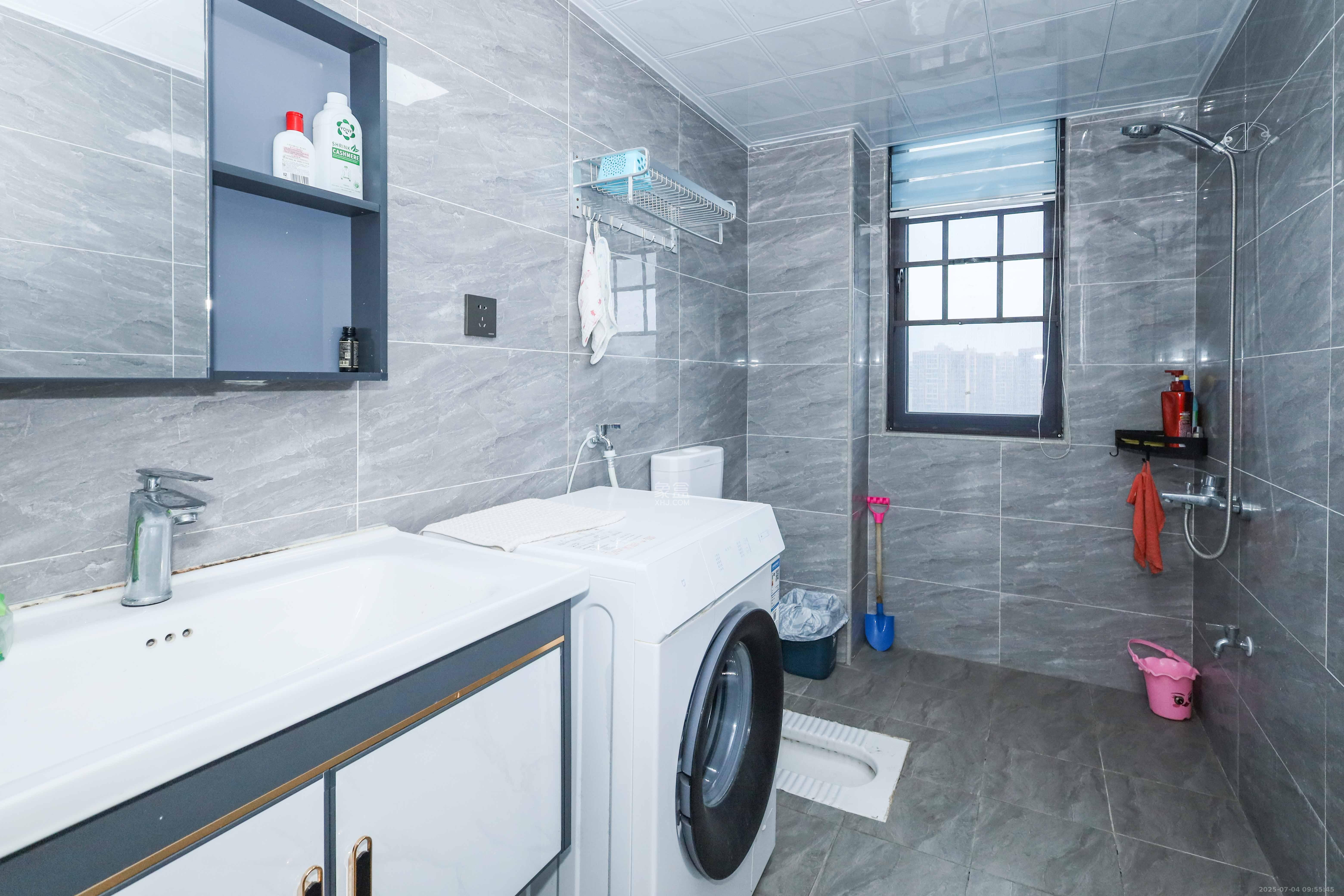 中国铁建梅溪青秀三期  4室2厅2卫    226.0万卫生间