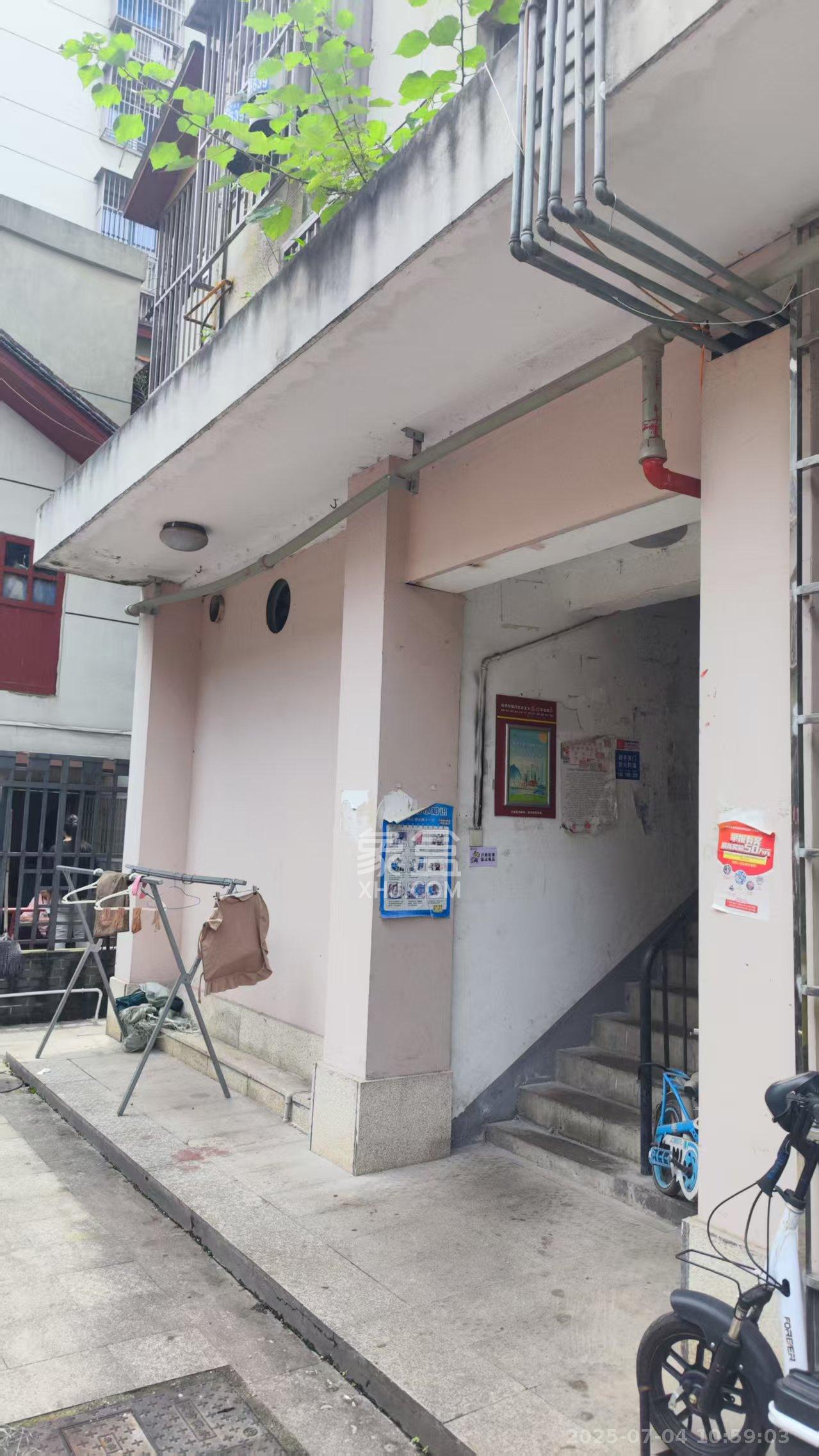 城南路散盘  2室1厅1卫    1600.0元/月 城南路散盘  2室1厅1卫    1600.0元/月室内图