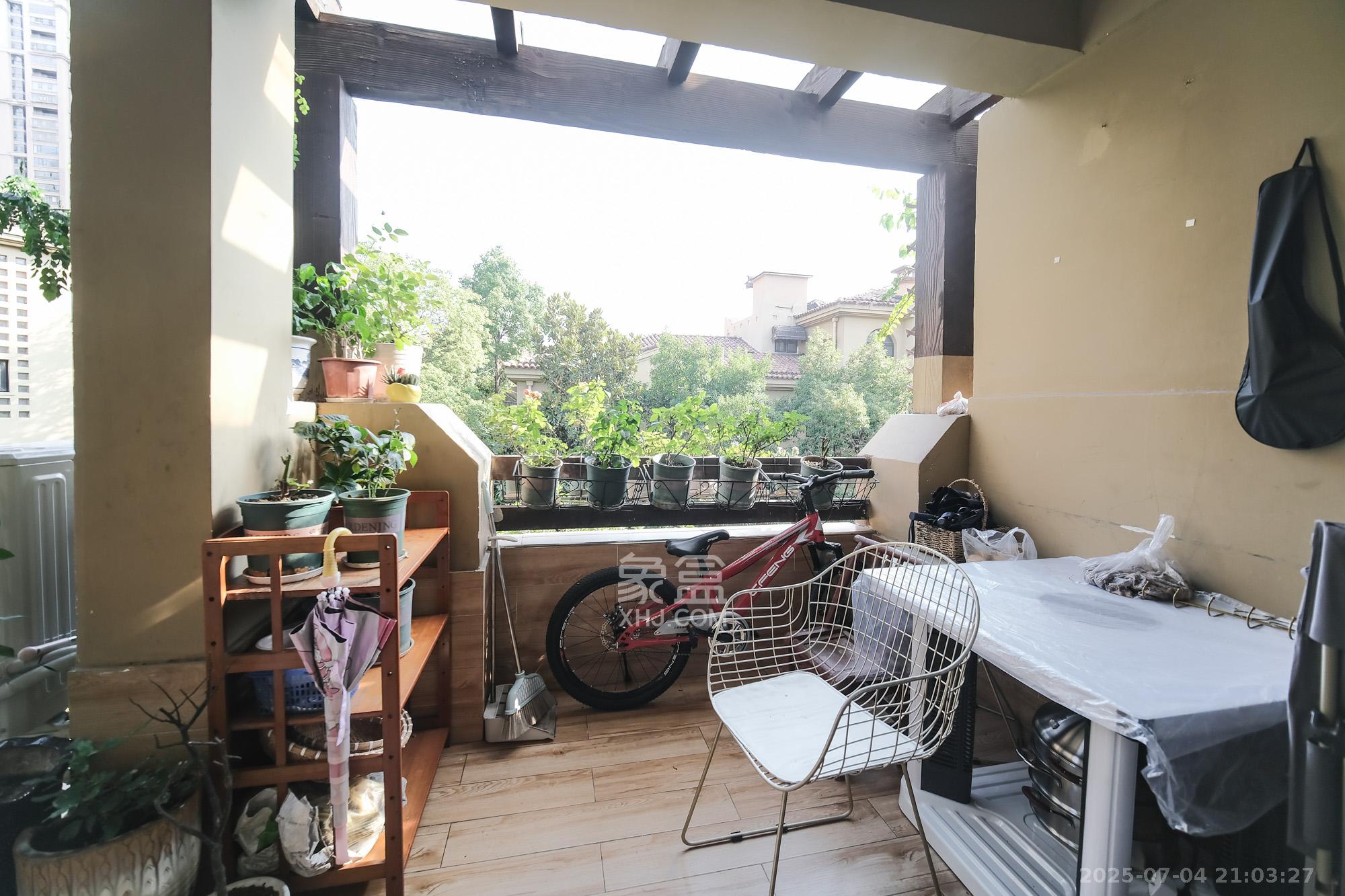 郡原居里  3室2厅1卫    88.8万 郡原居里  3室2厅1卫    88.8万阳台