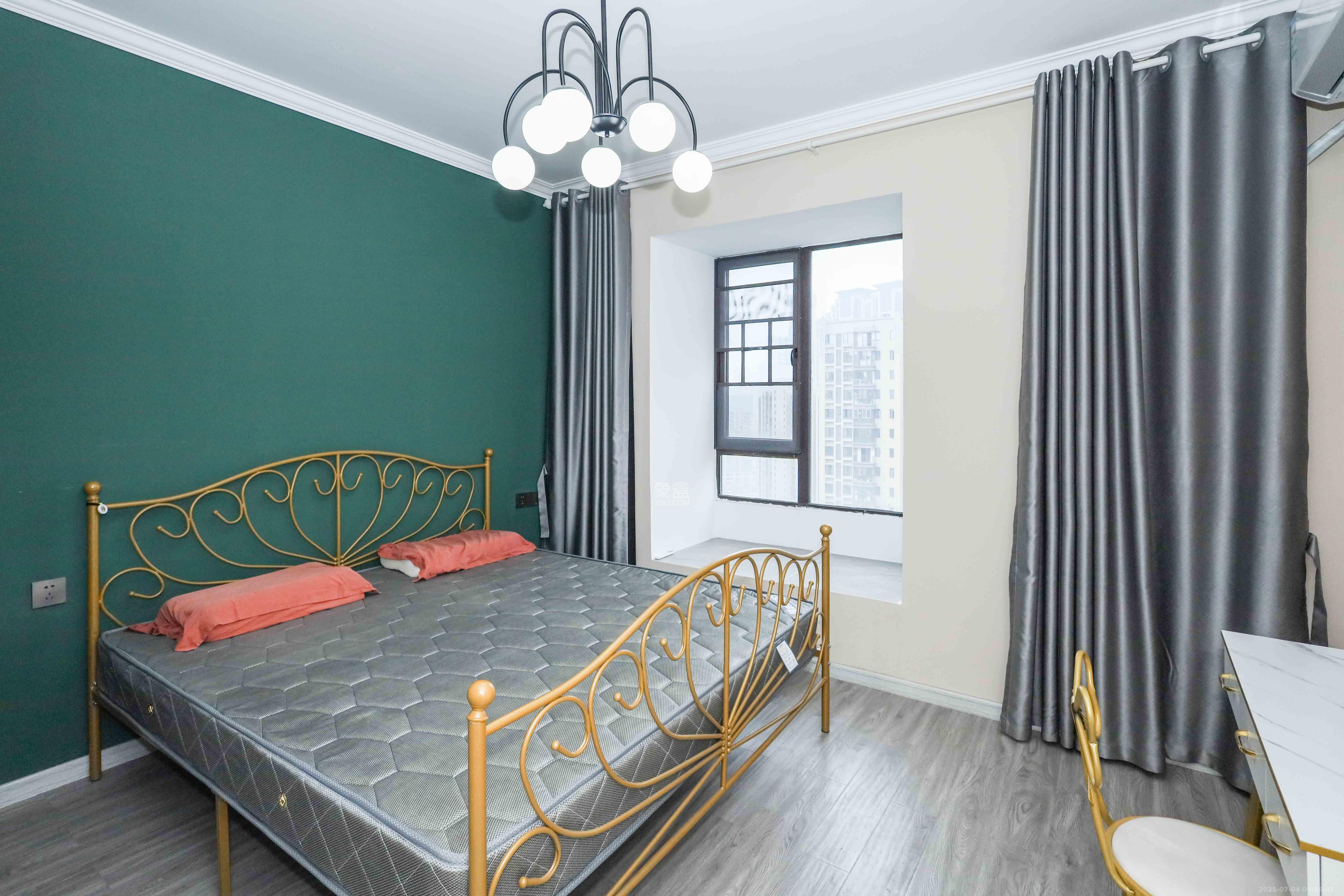 中国铁建梅溪青秀三期  4室2厅2卫    226.0万卧室