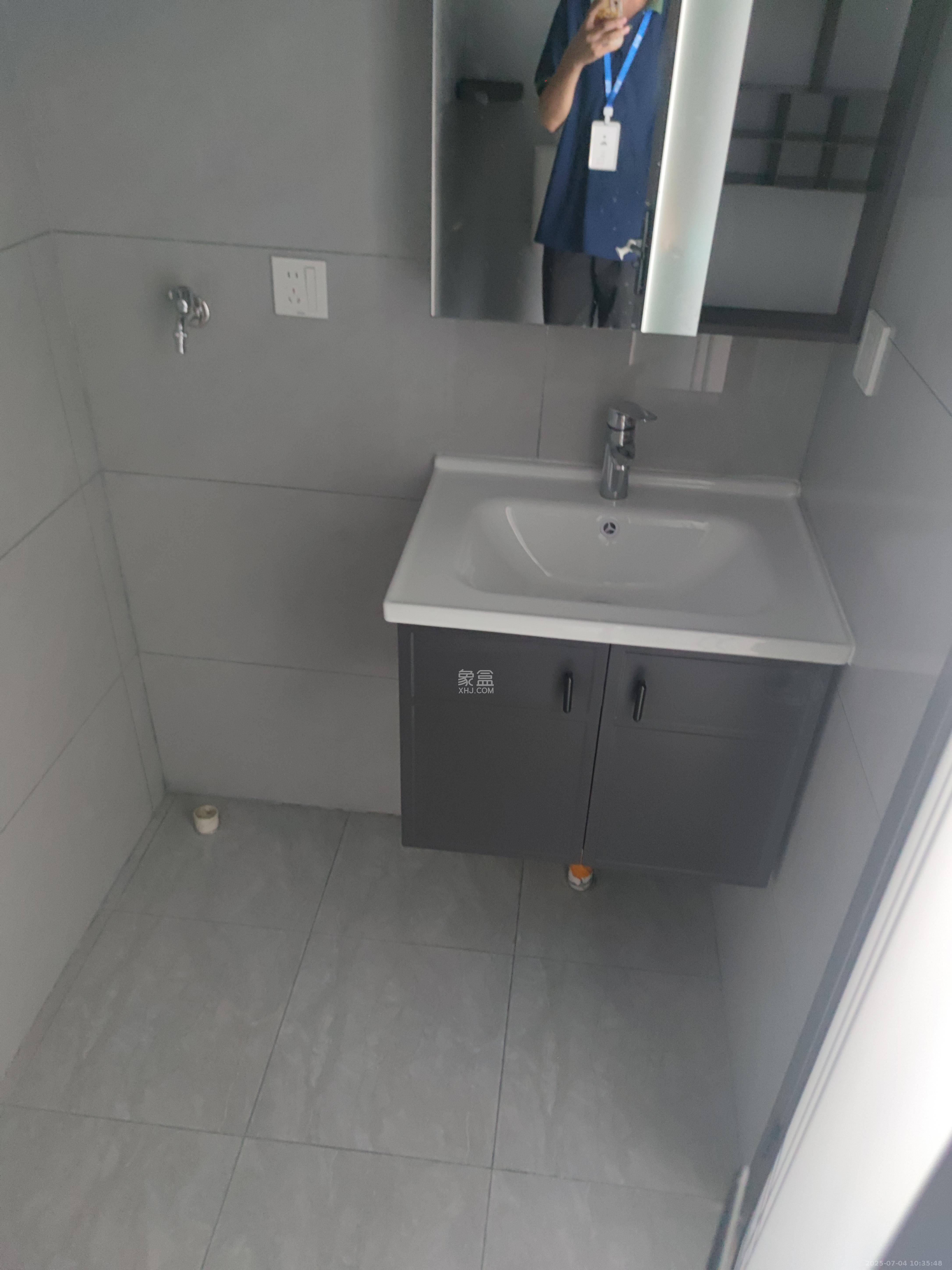 卓越江岸 1室2厅1卫 1800.0元/月 卓越江岸 1室2厅1卫 1800.0元/月室内图