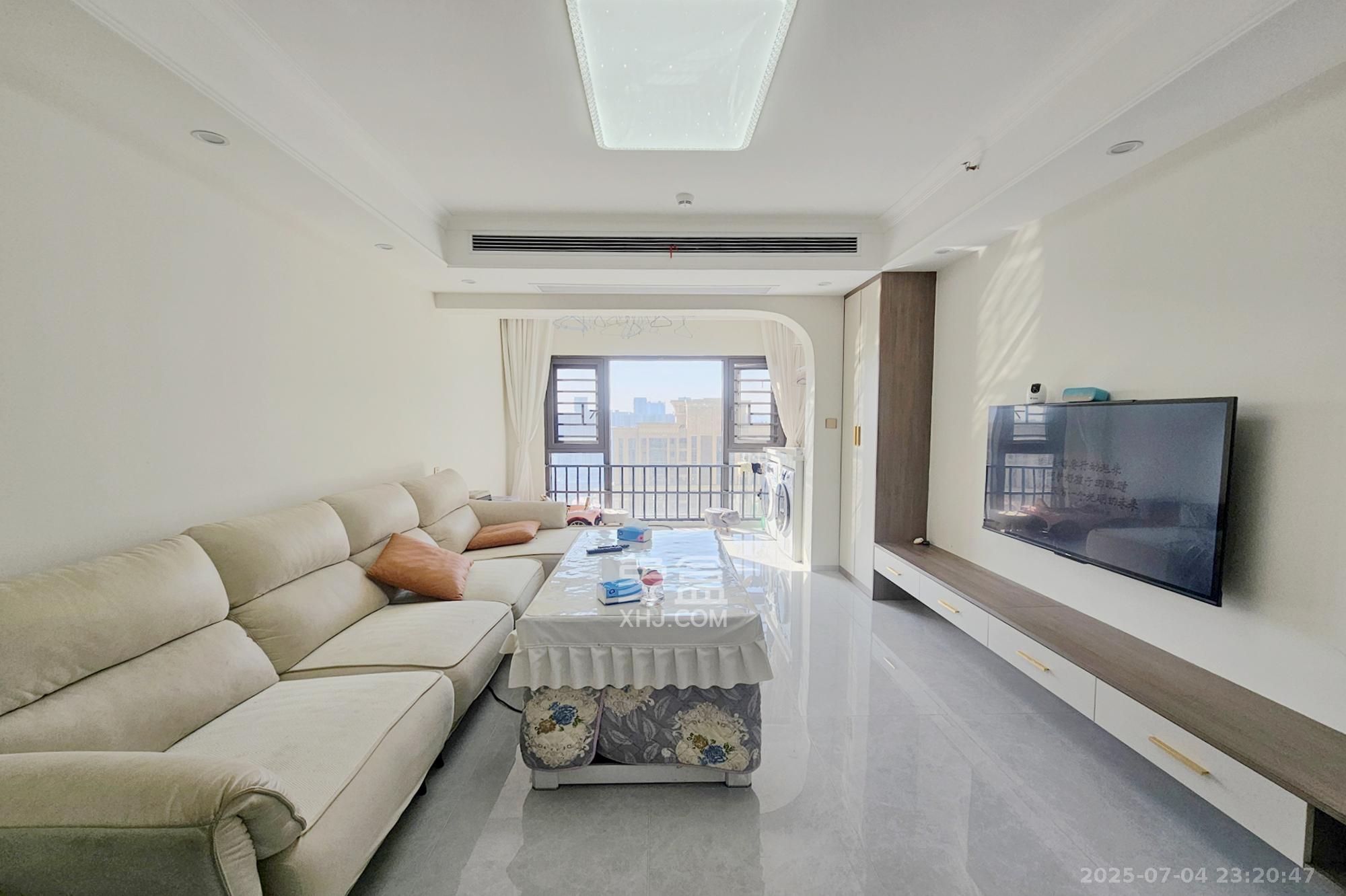 阳光城尚东湾凌云府 3室2厅2卫 123.0万 阳光城尚东湾凌云府 3室2厅2卫 123.0万客厅