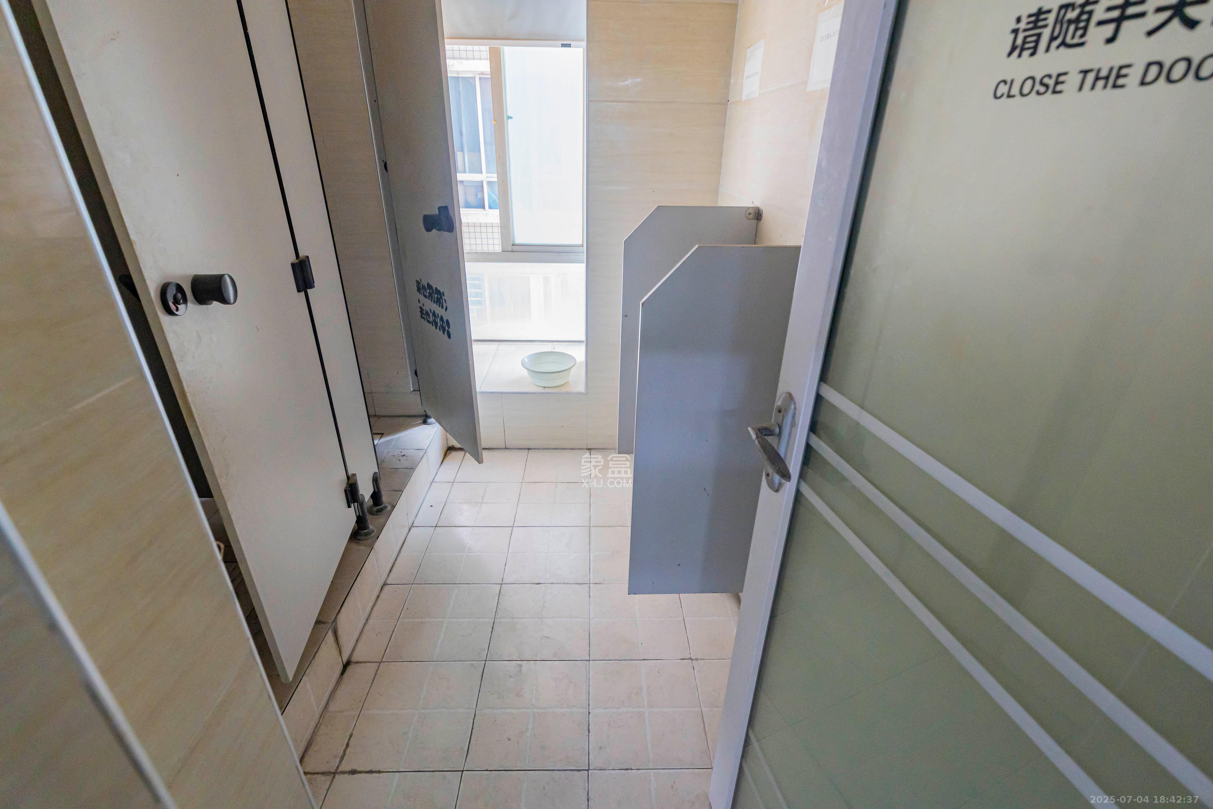 湖南财富中心 4室2厅1卫 82.0万 湖南财富中心 4室2厅1卫 82.0万卫生间