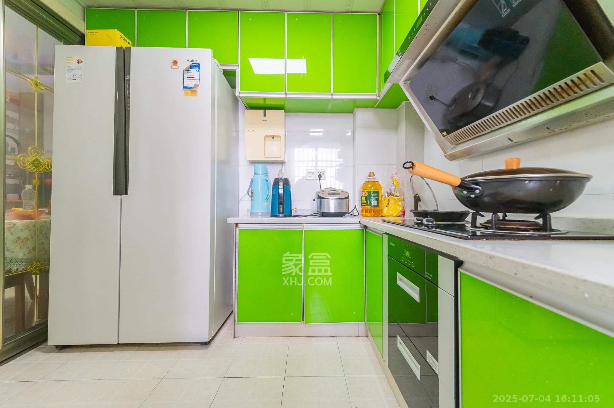 华润凤凰城三期  3室2厅1卫    78.0万 华润凤凰城三期  3室2厅1卫    78.0万厨房