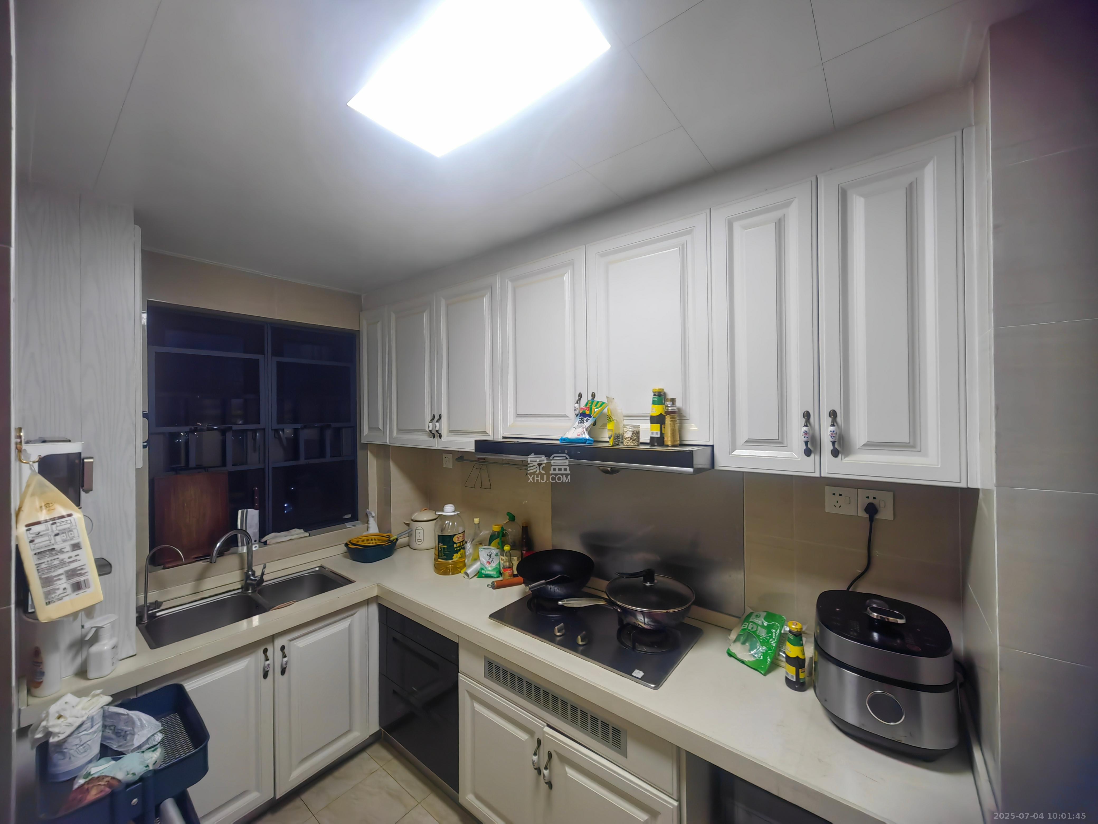 恒大御景半岛 3室2厅2卫 60.0万 恒大御景半岛 3室2厅2卫 60.0万客厅